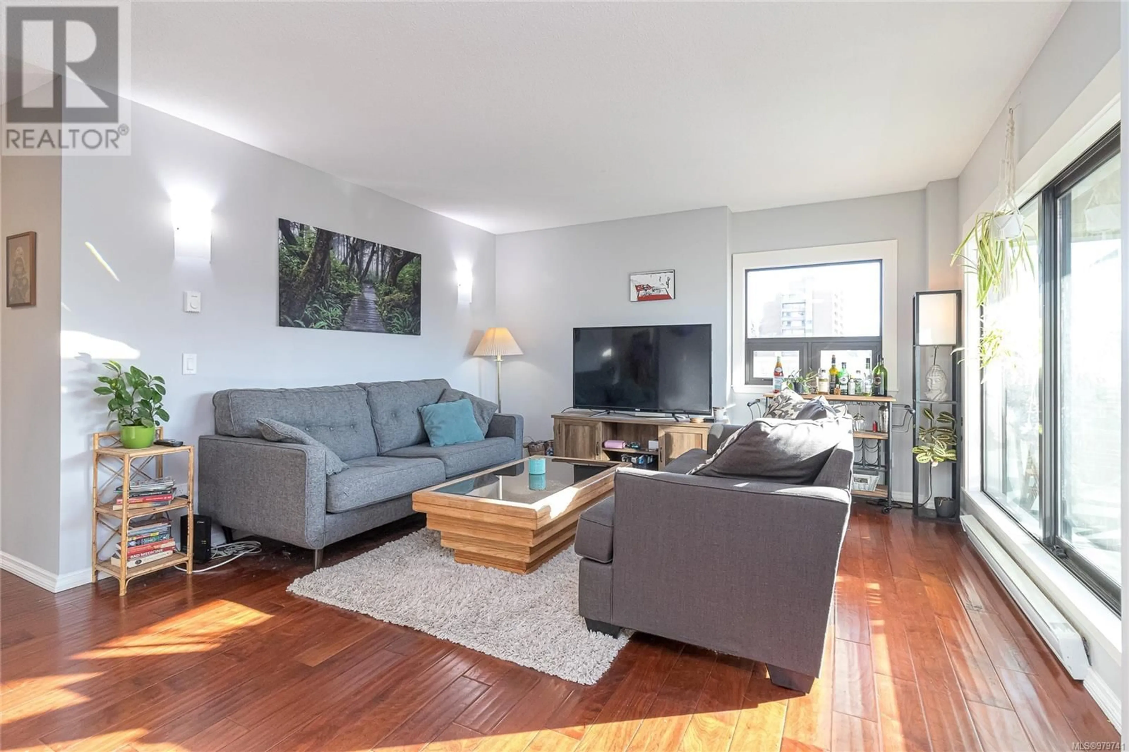 Living room, wood floors for 503 770 Cormorant St, Victoria British Columbia V8W3J3