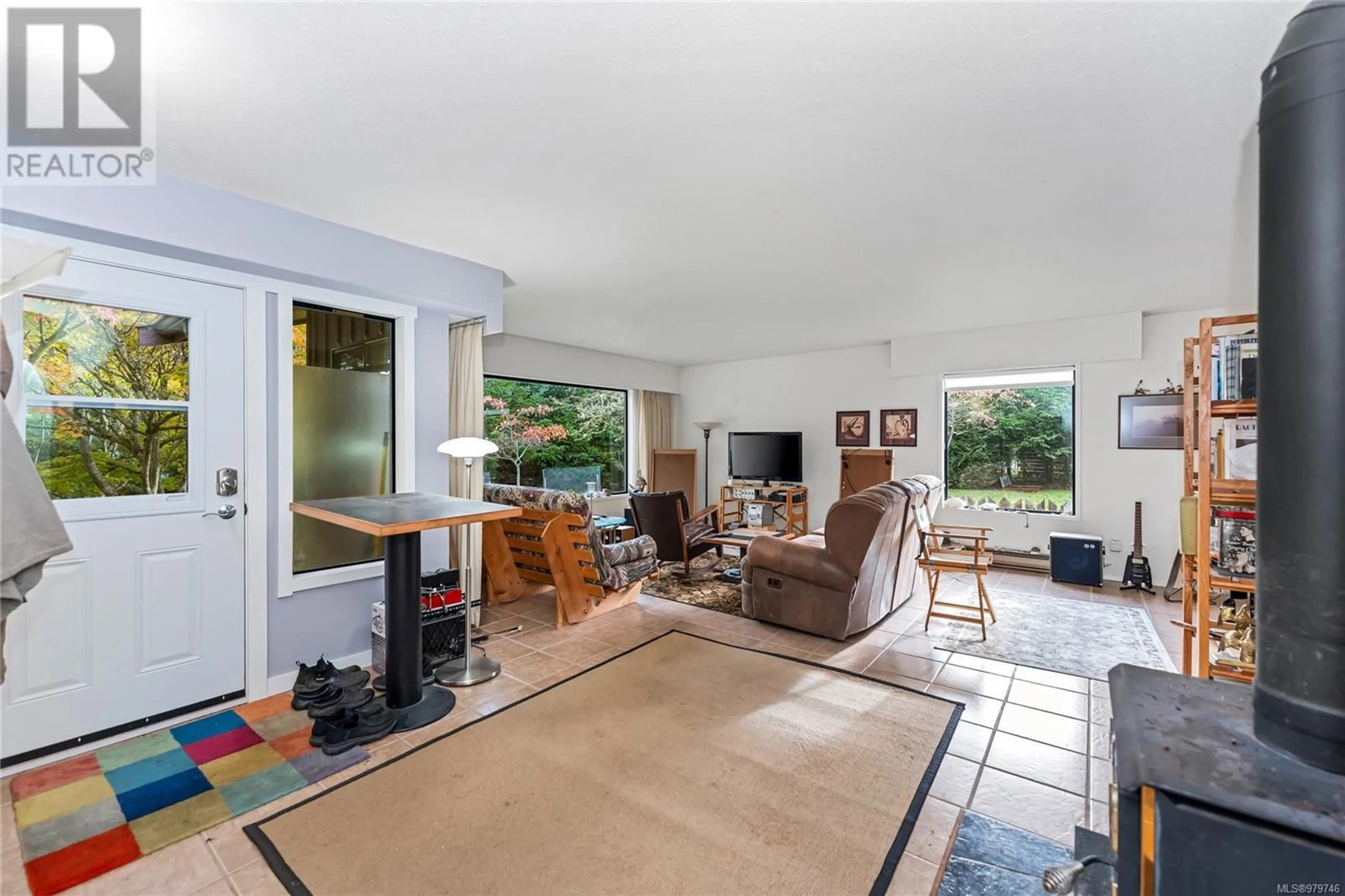 Living room with furniture, unknown for 131 FER DE LANCE ROAD, Salt Spring British Columbia V8K1B1