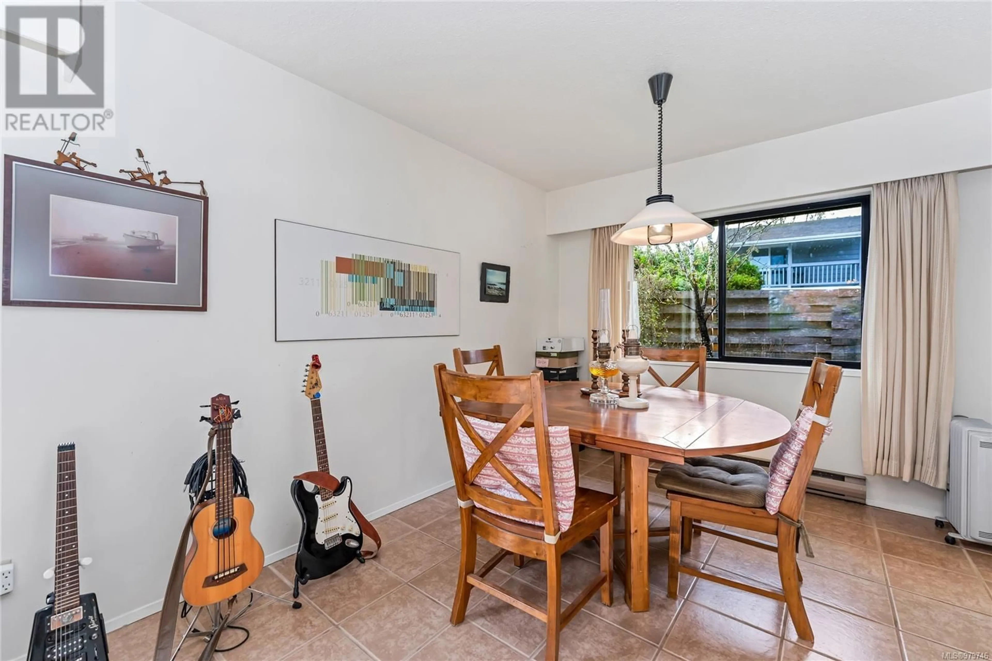 Dining room, unknown for 131 FER DE LANCE ROAD, Salt Spring British Columbia V8K1B1