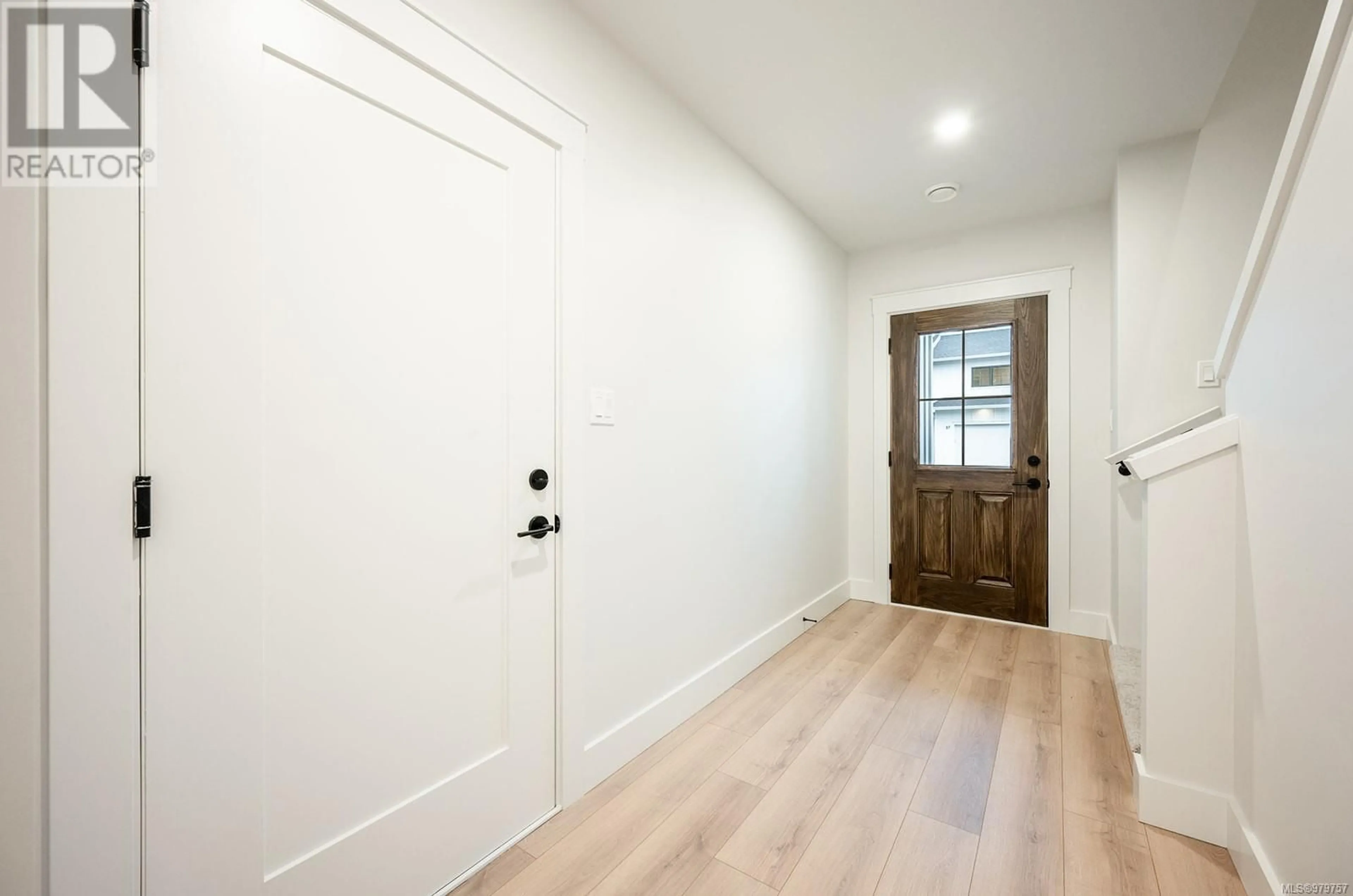 Indoor entryway, wood floors for 2 1090 Evergreen Rd, Campbell River British Columbia V9W3R9