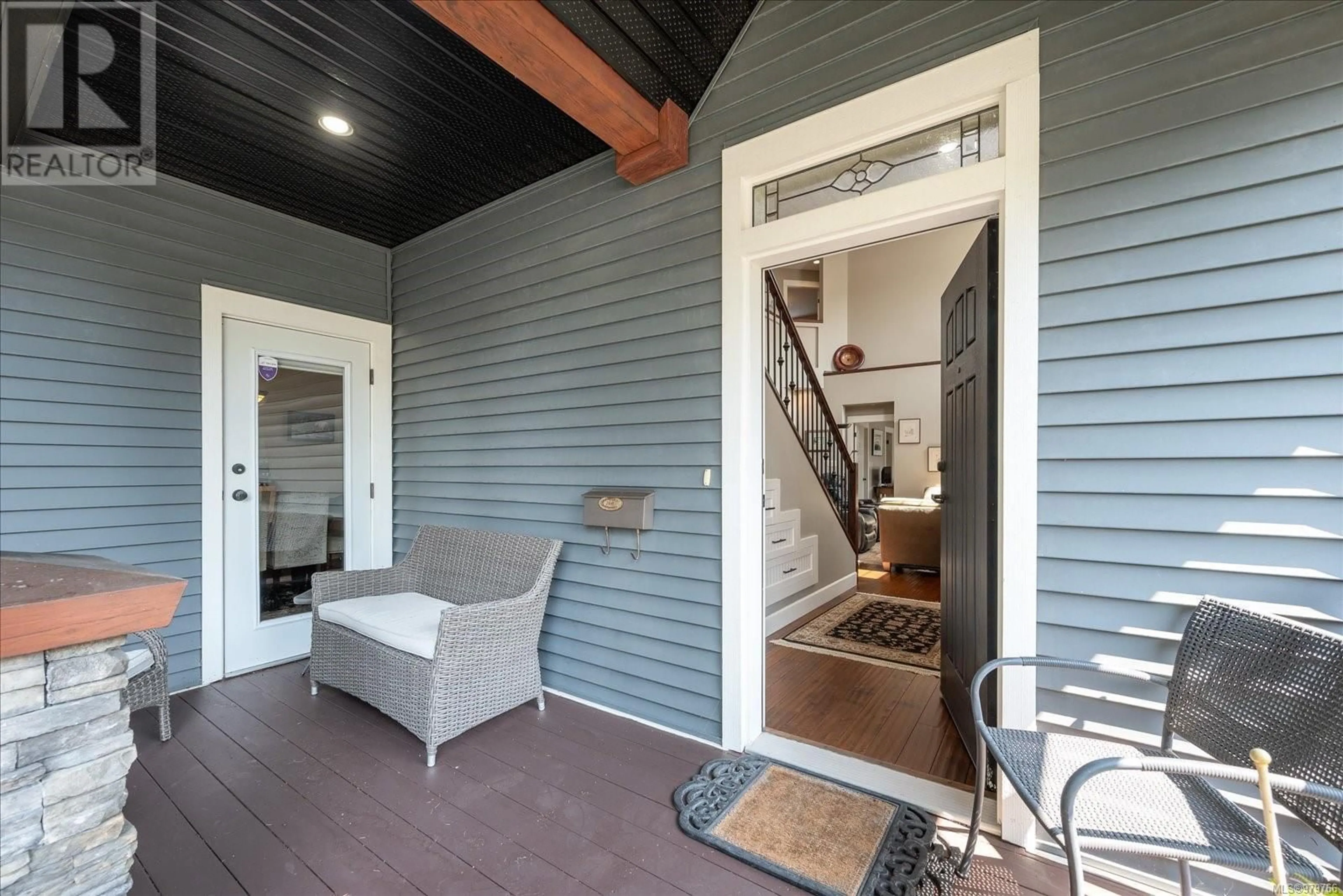 Indoor entryway, wood floors for 101 6196 Lexington Pl, Nanaimo British Columbia V9V0A6