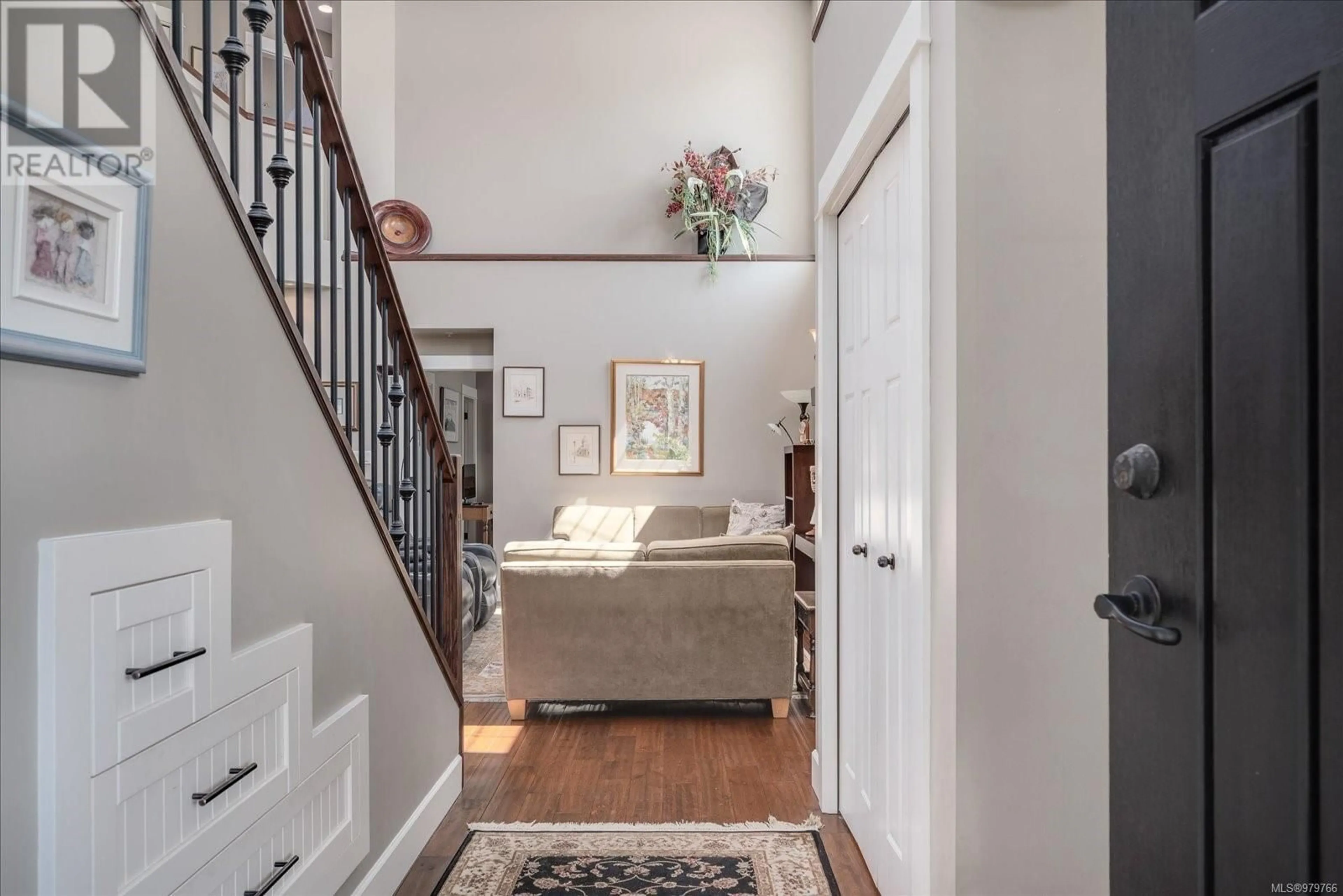 Indoor entryway, wood floors for 101 6196 Lexington Pl, Nanaimo British Columbia V9V0A6