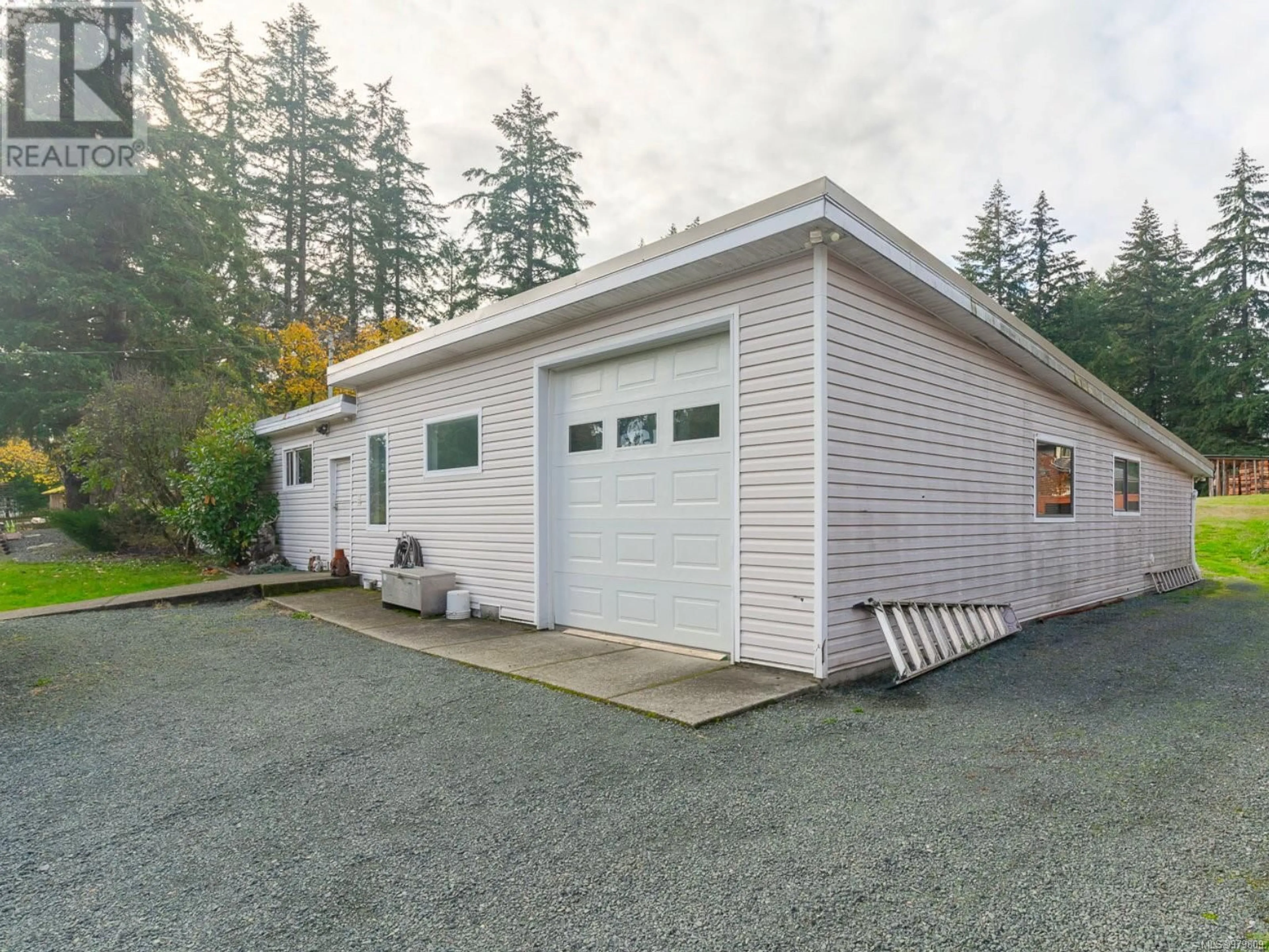 Indoor garage for 6412 Cherry Creek Rd, Port Alberni British Columbia V9Y8S9