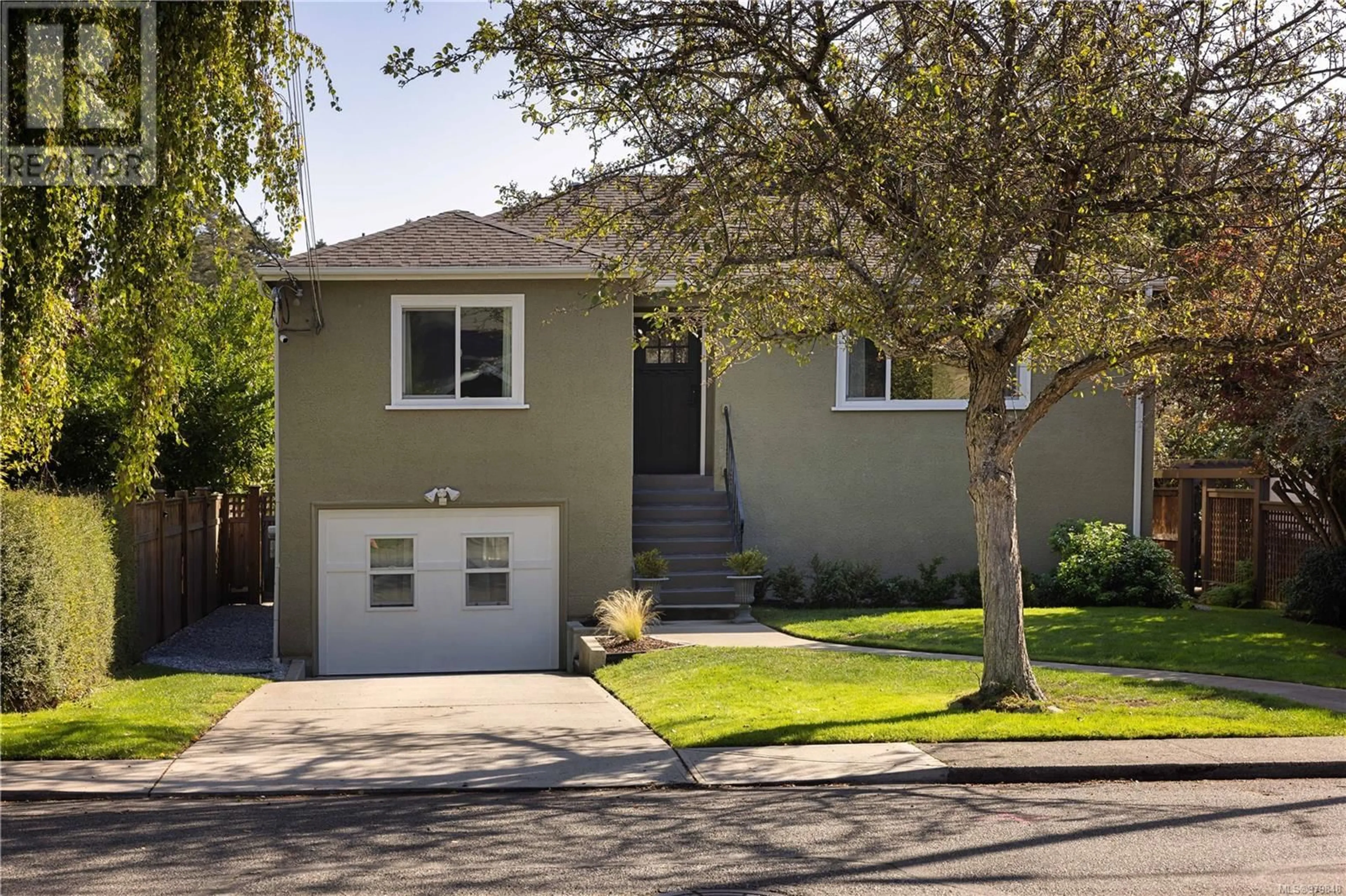 Frontside or backside of a home, the street view for 551 Oliver St, Oak Bay British Columbia V8S4W2