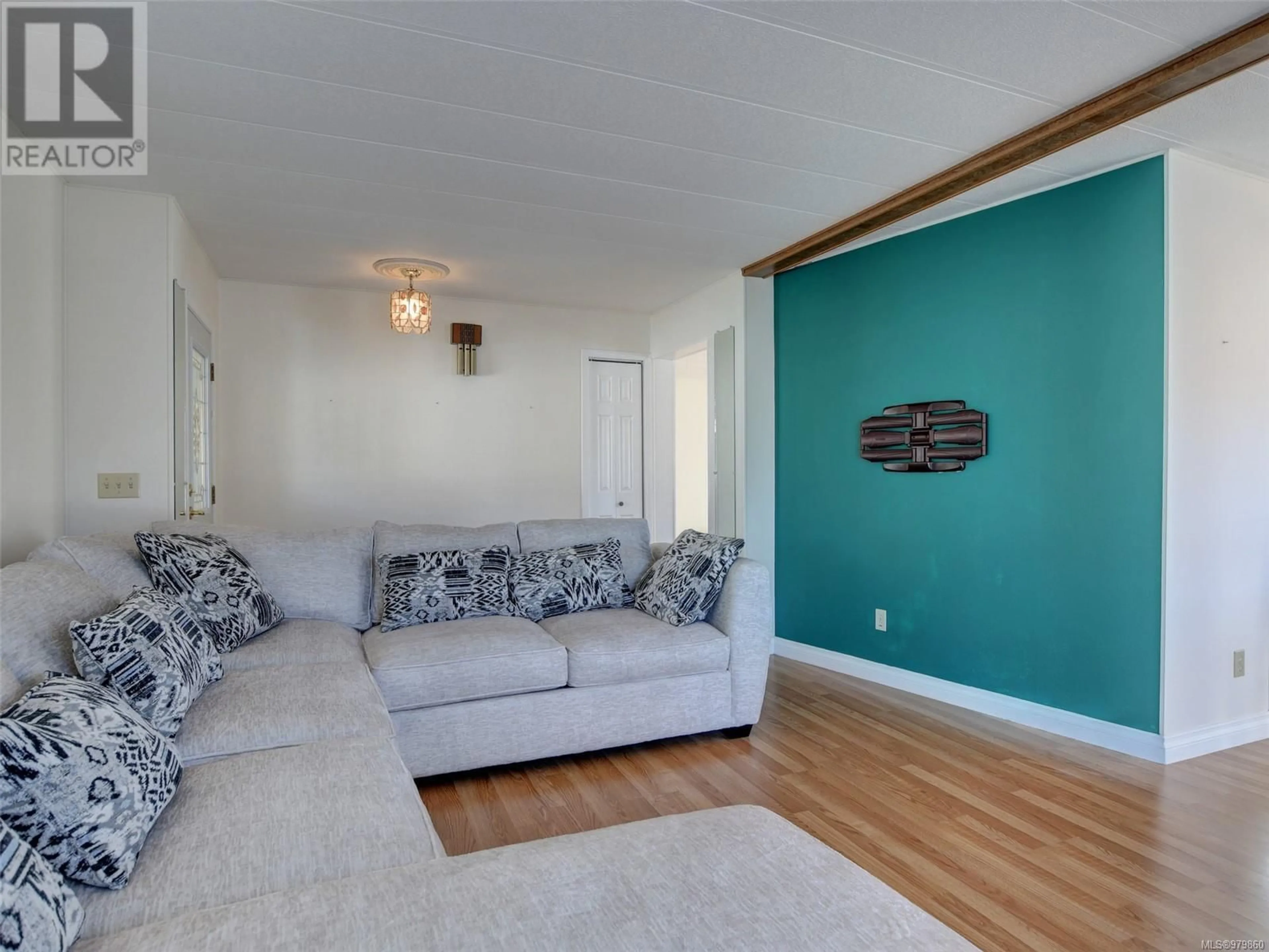 Living room, wood floors for 9357 Village Way, Sidney British Columbia V8L4K8