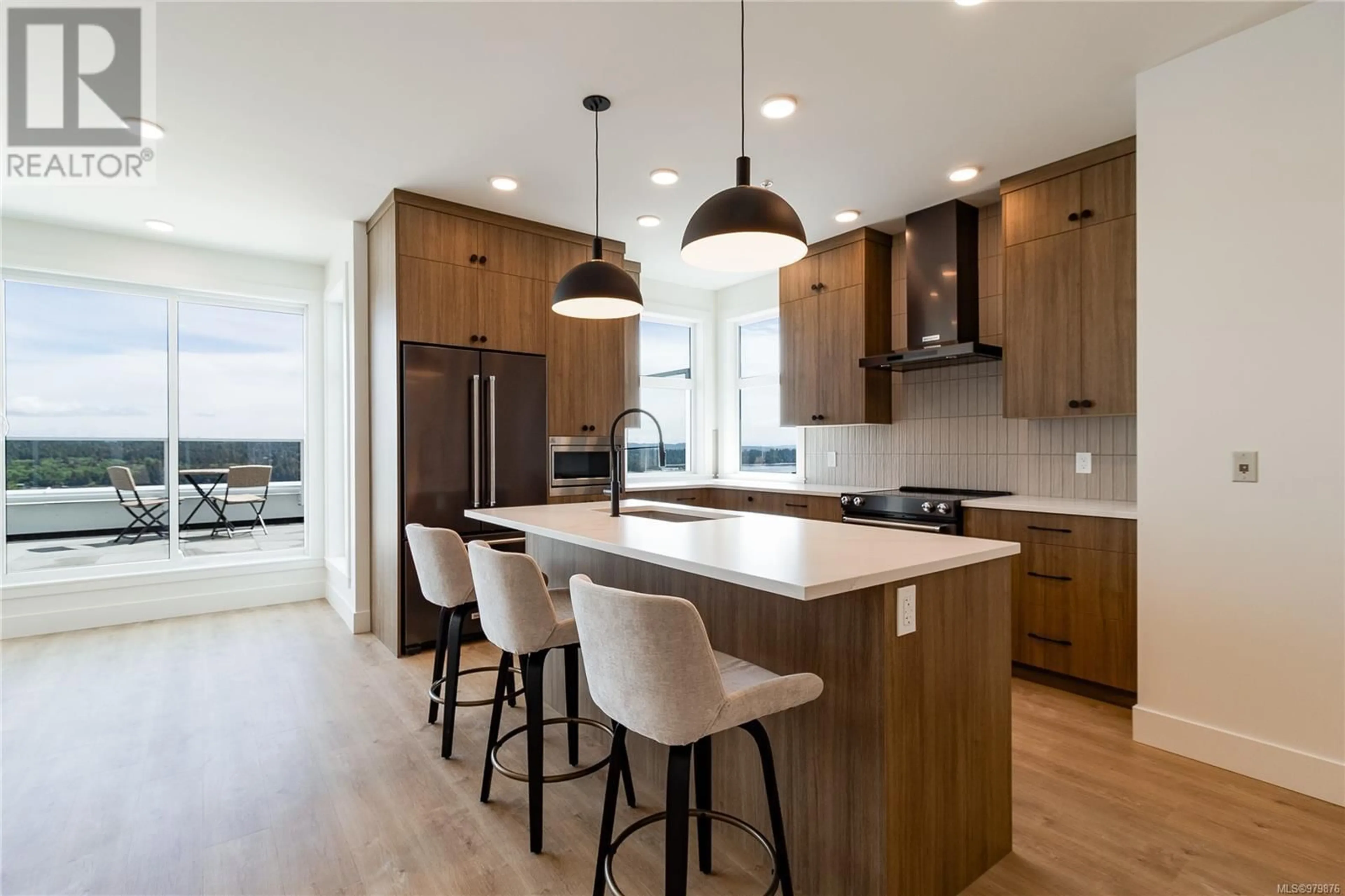 Contemporary kitchen, wood floors, cottage for 501 201 Dogwood Dr, Ladysmith British Columbia V9G0C3