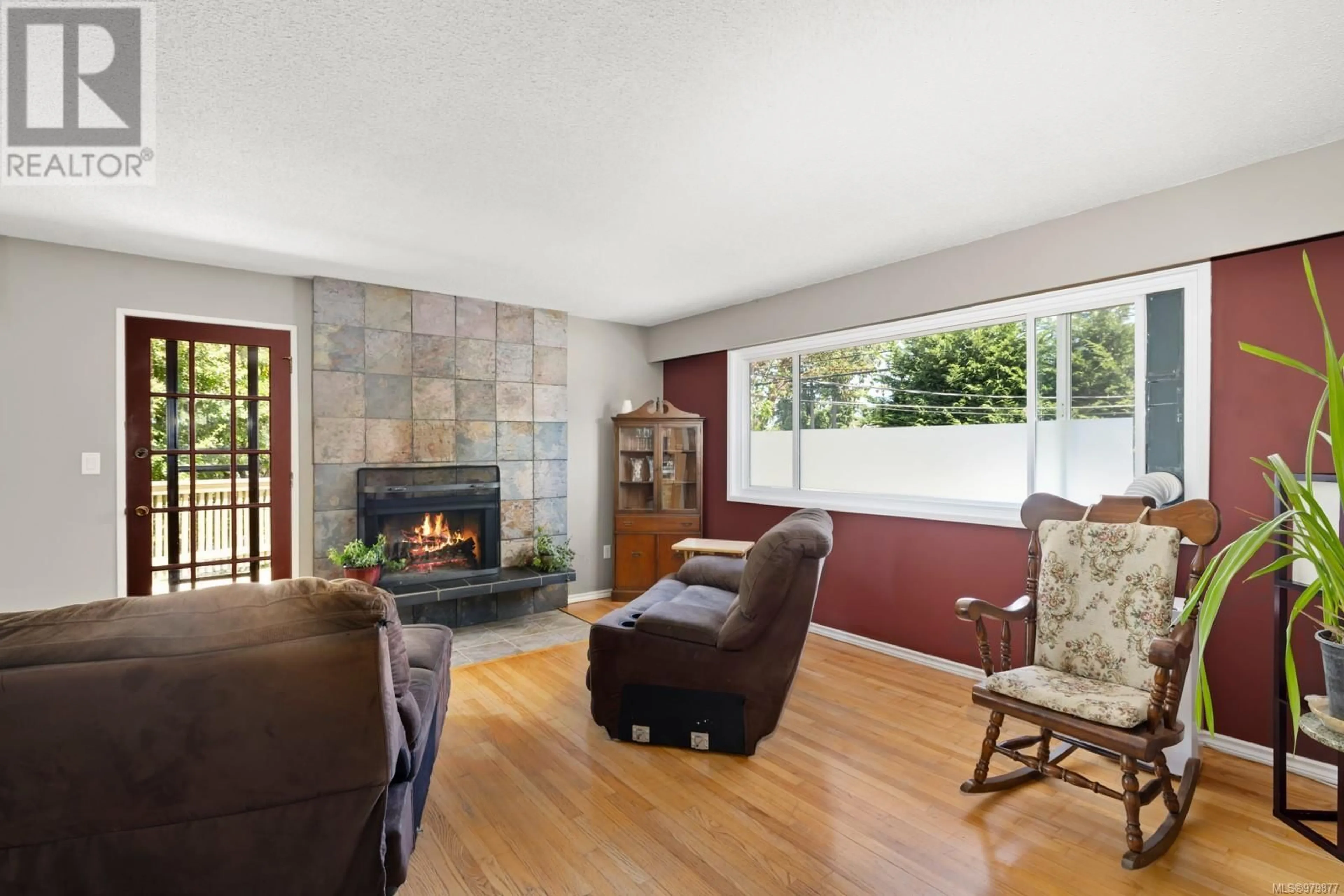 Living room, wood floors for 3188 Glen Lake Rd, Langford British Columbia V9B4B7