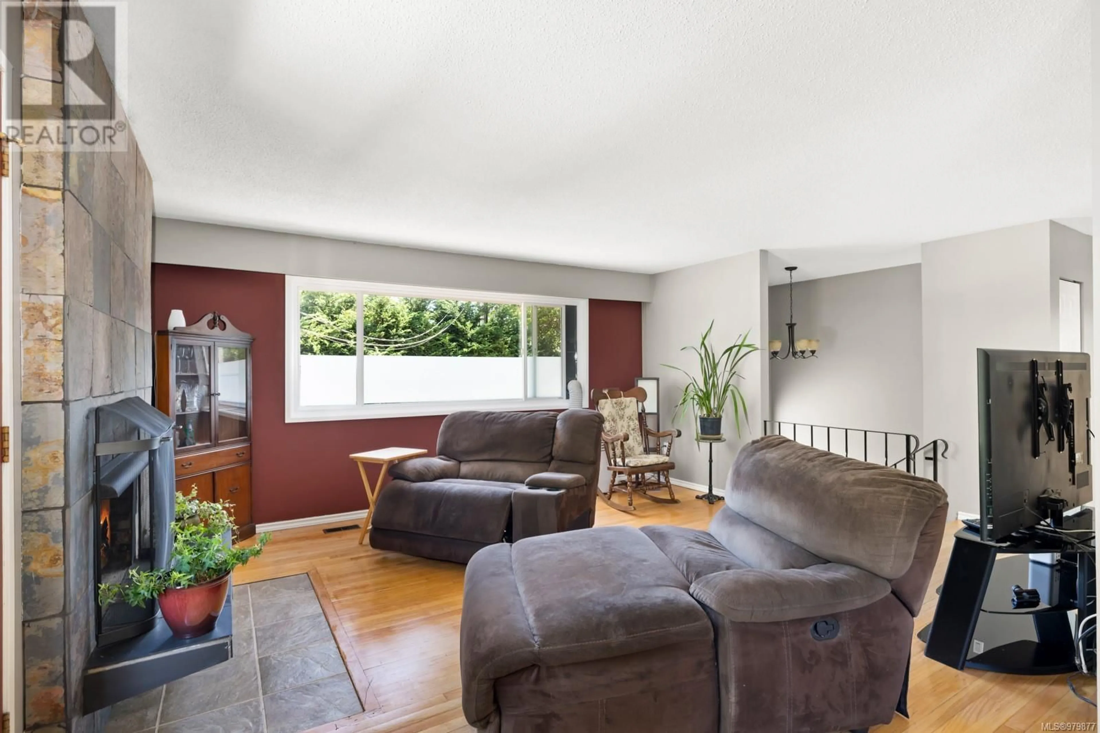 Living room, wood floors for 3188 Glen Lake Rd, Langford British Columbia V9B4B7