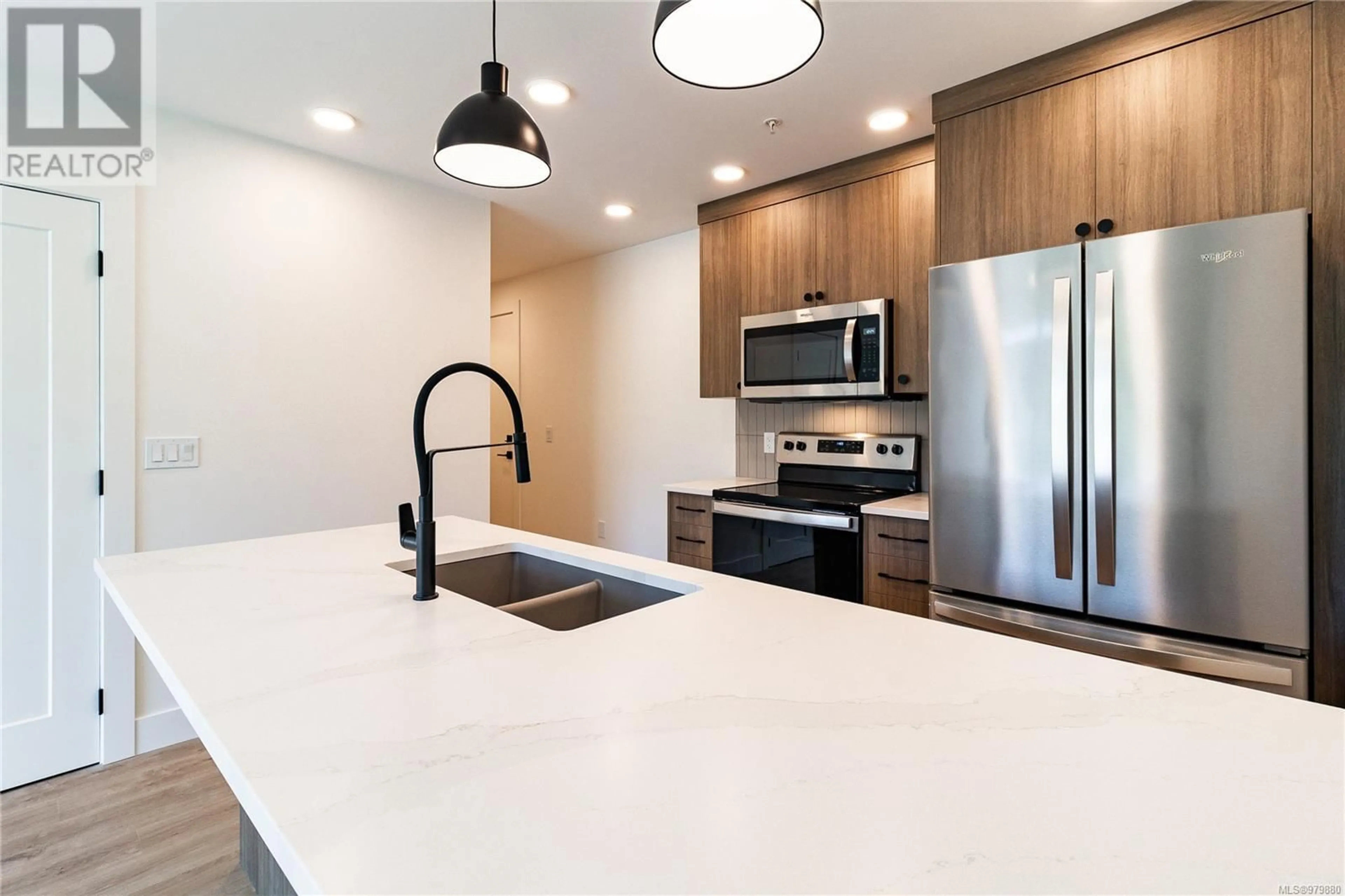 Open concept kitchen for 305 201 Dogwood Dr, Ladysmith British Columbia V9G0C3