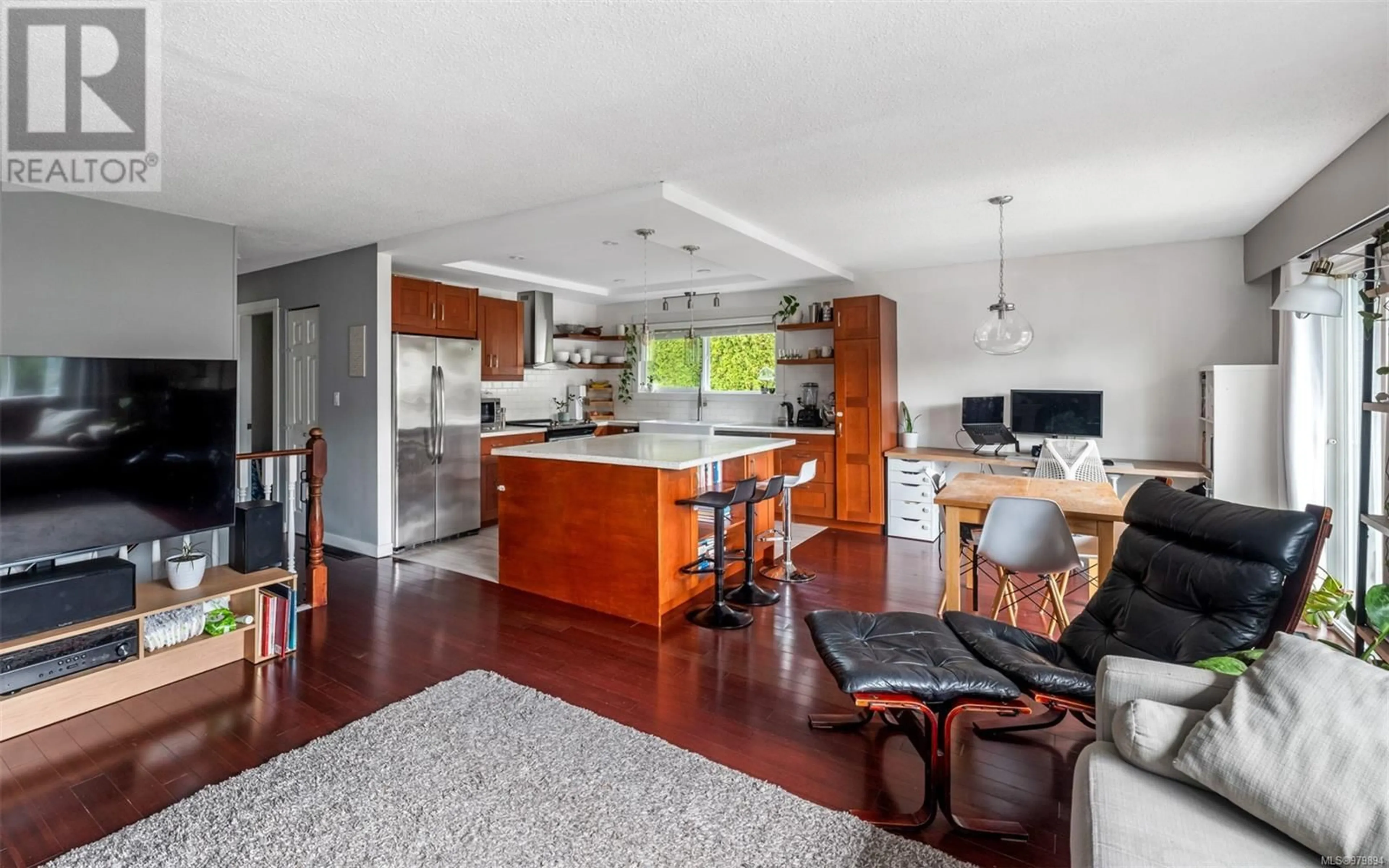 Open concept kitchen for 1032 Leeds Pl, Saanich British Columbia V8X4B9