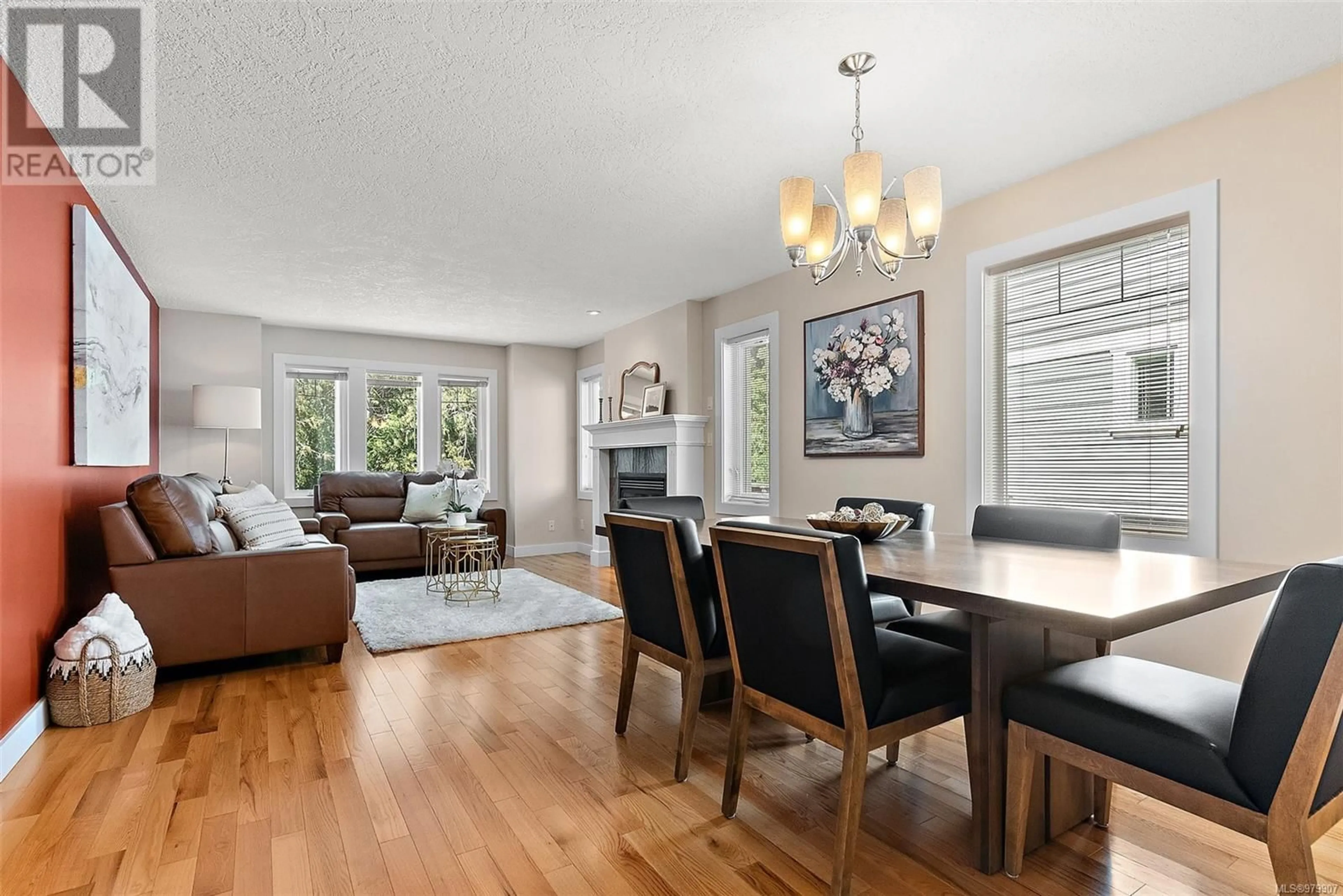 Dining room, wood floors, cottage for 3373 Sewell Lane, Colwood British Columbia V9C0C1