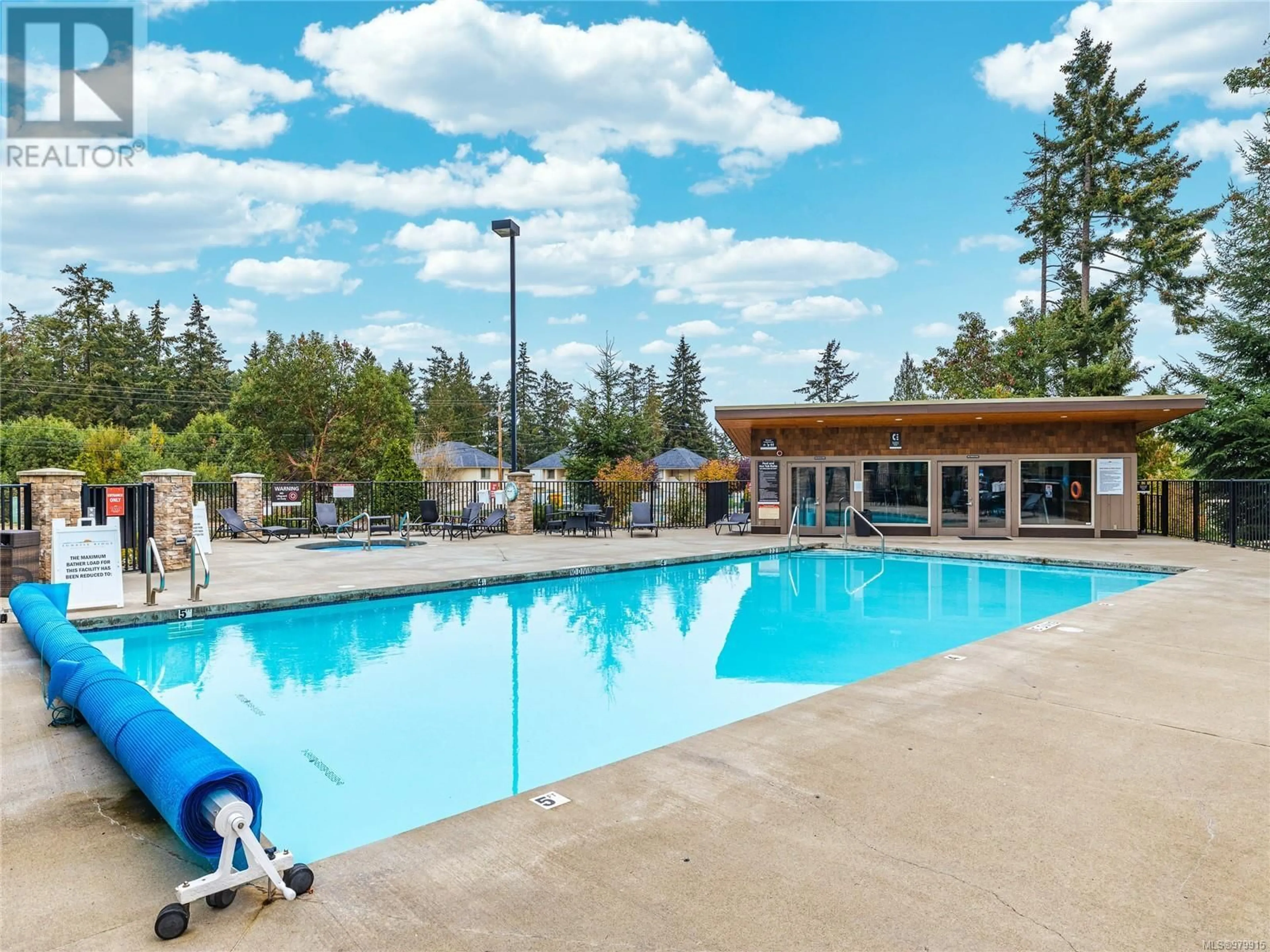 Pool for 106 1175 Resort Dr, Parksville British Columbia V9P2E3