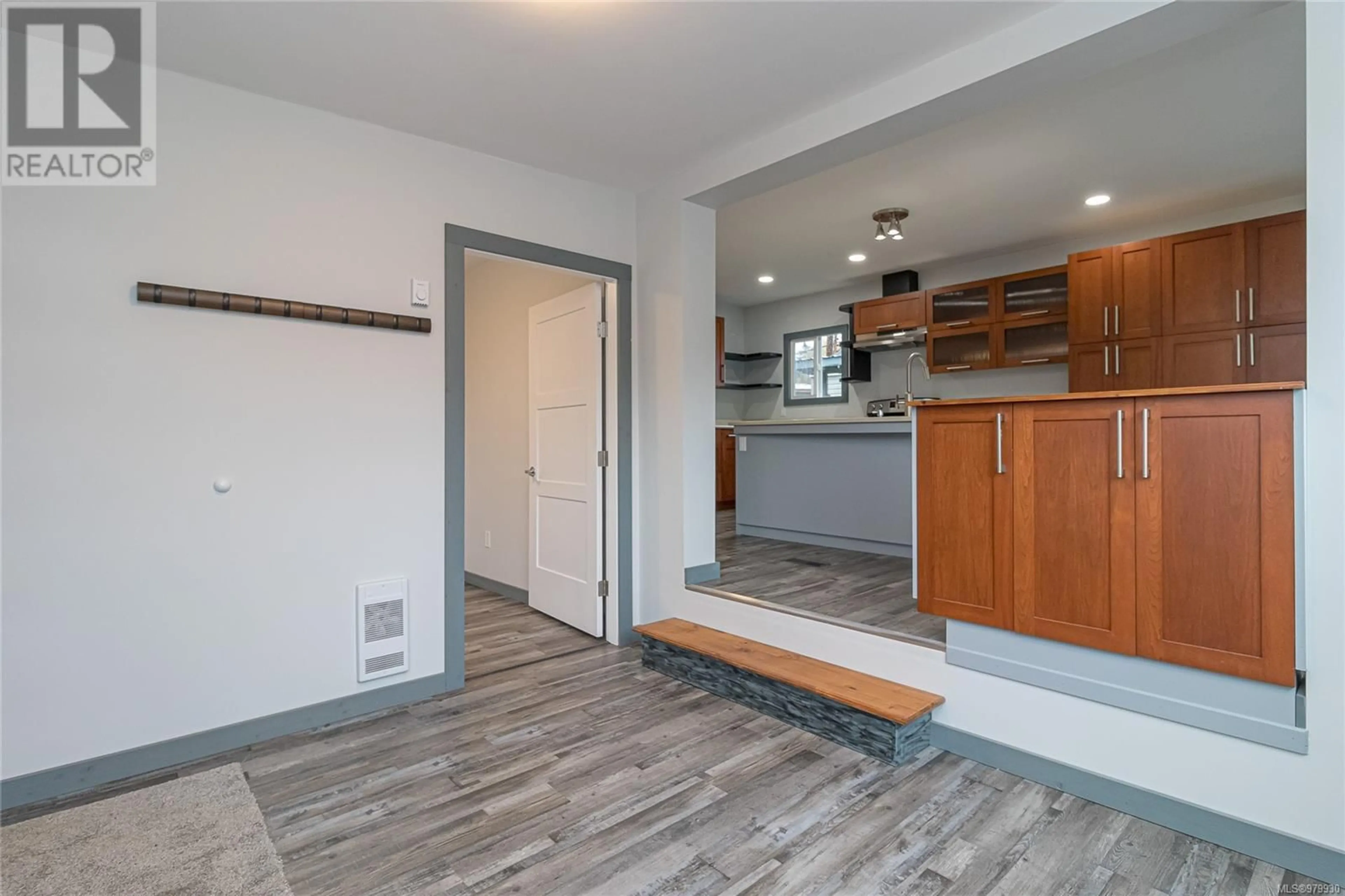 Indoor entryway, wood floors for 111 1753 Cecil St, Crofton British Columbia V0R1R0