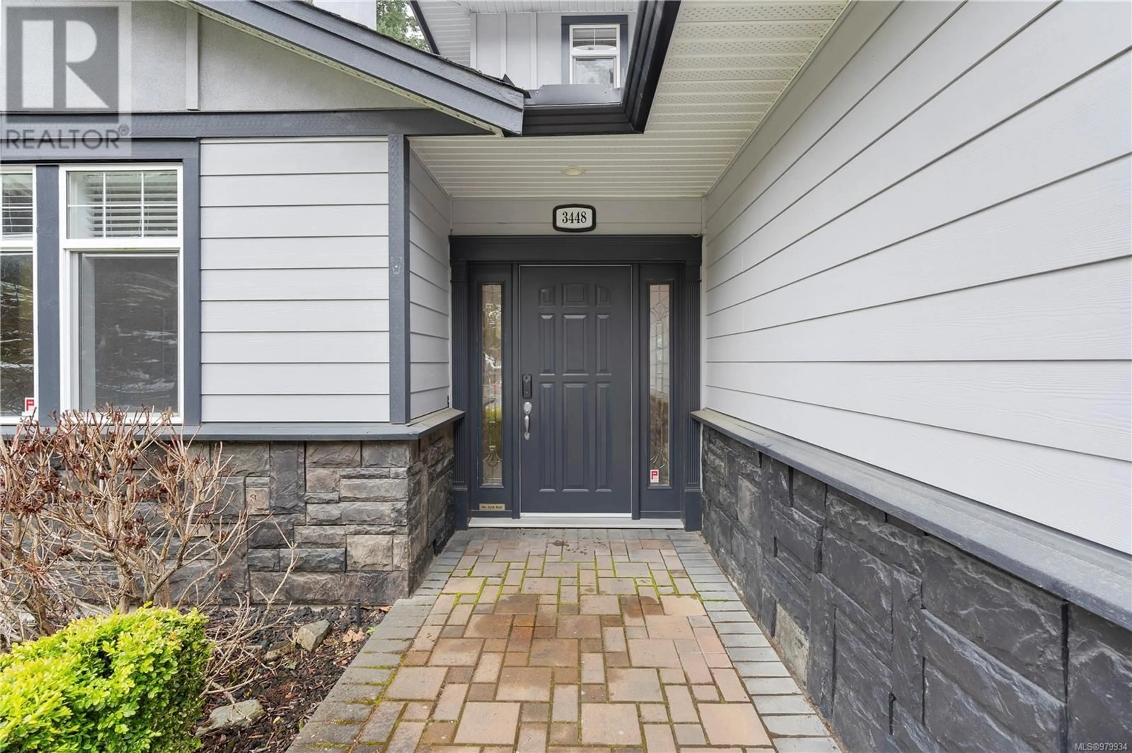 Indoor entryway, wood floors for 3448 Horizon Terr, Langford British Columbia V9C4L5