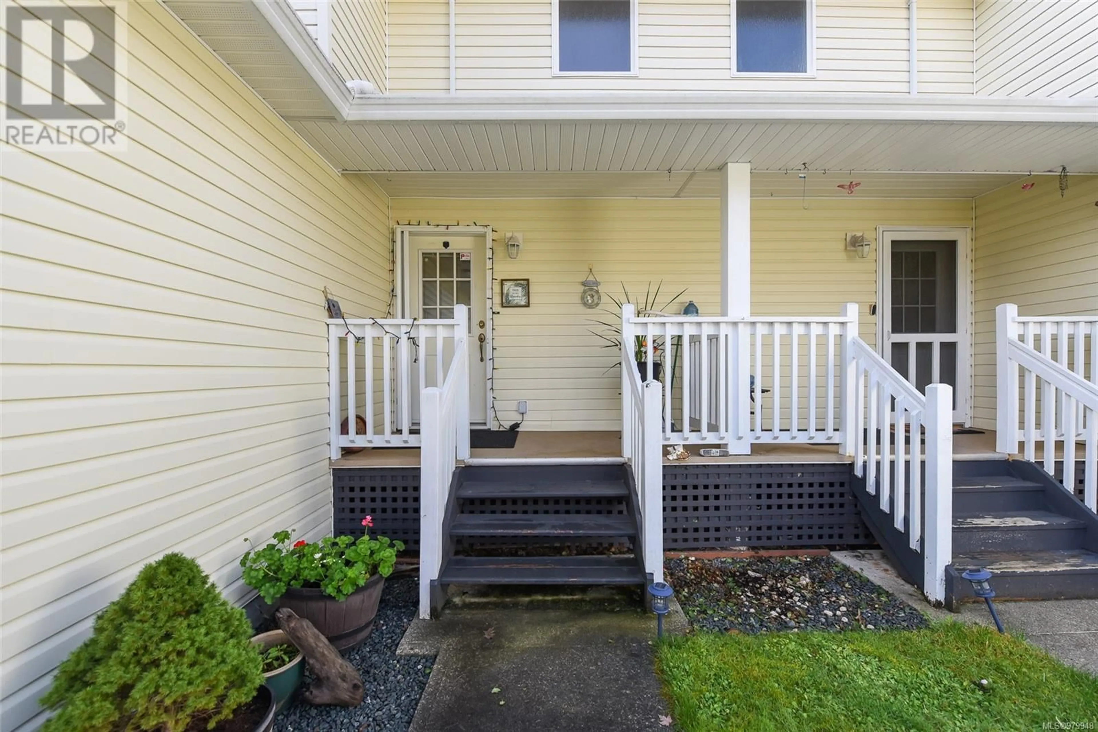 Indoor entryway, wood floors for A 173 Archery Cres, Courtenay British Columbia V9N8Y1