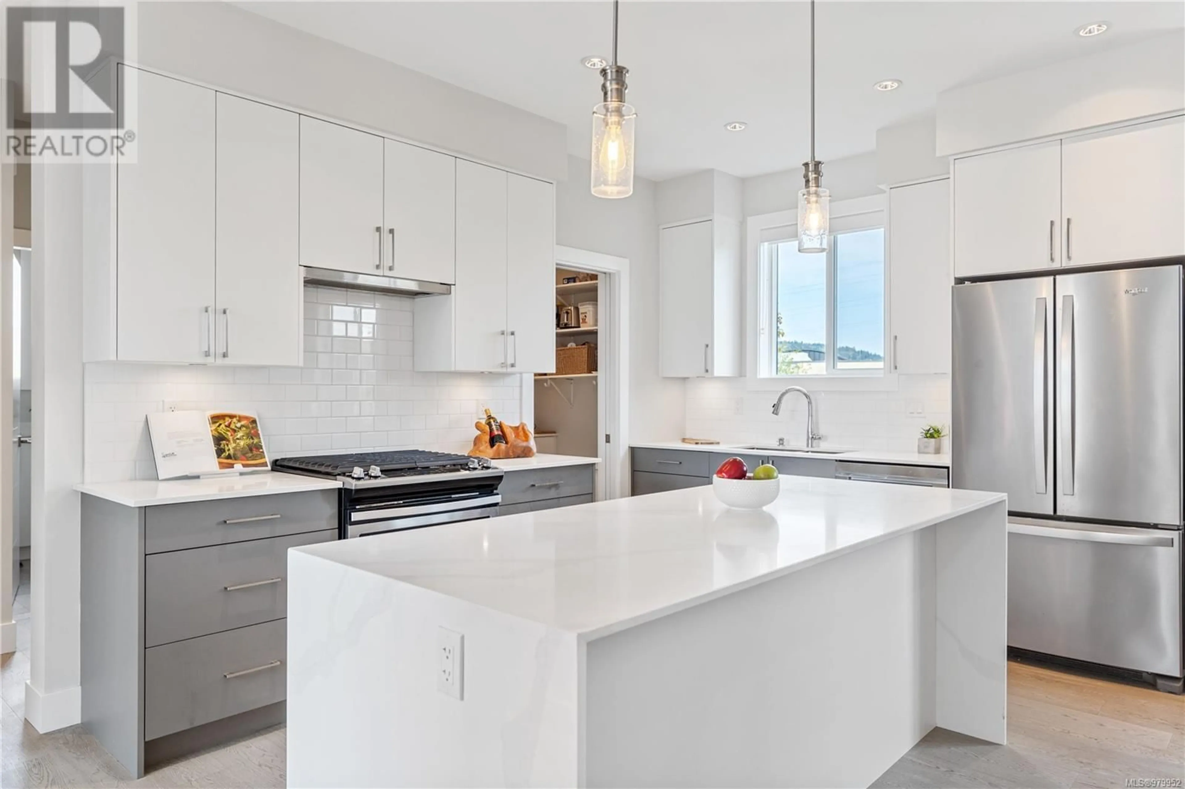 Contemporary kitchen, wood floors for 112 946 Jenkins Ave, Langford British Columbia V9B2N7