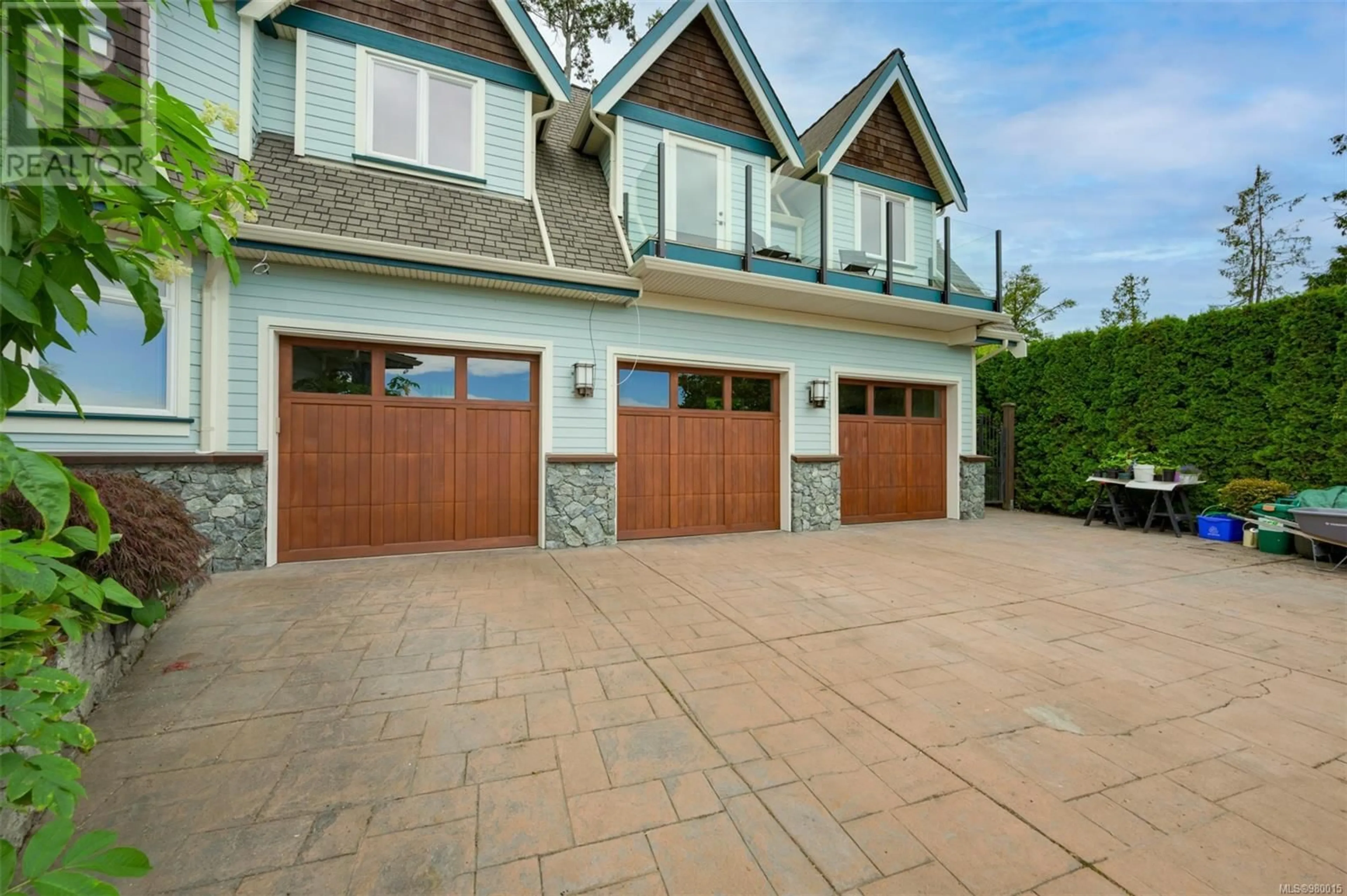 Indoor garage, wood floors for 7014 Beach View Crt, Central Saanich British Columbia V8M2J7