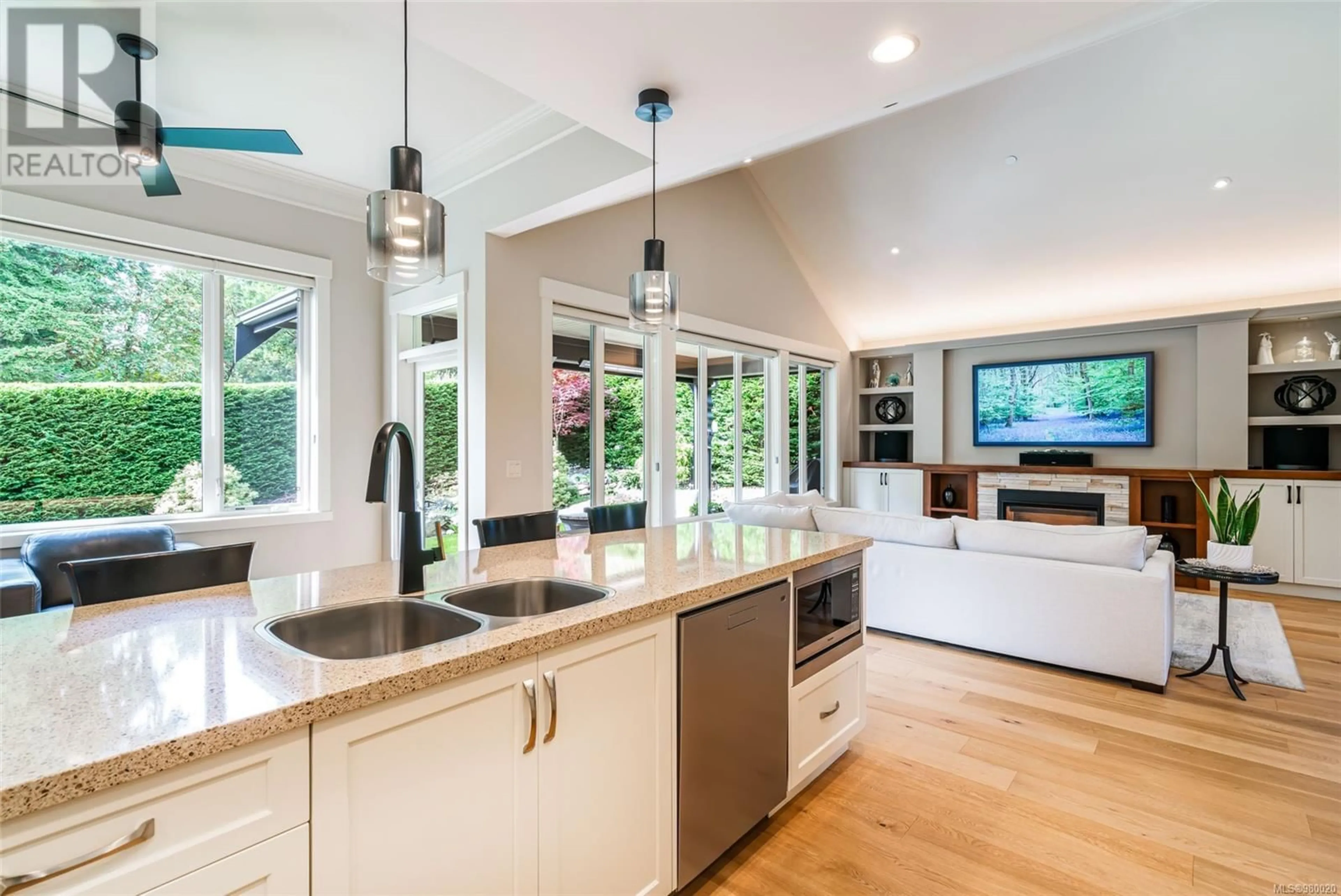 Open concept kitchen for 3360 Bradner Cir, Nanoose Bay British Columbia V9P9M5