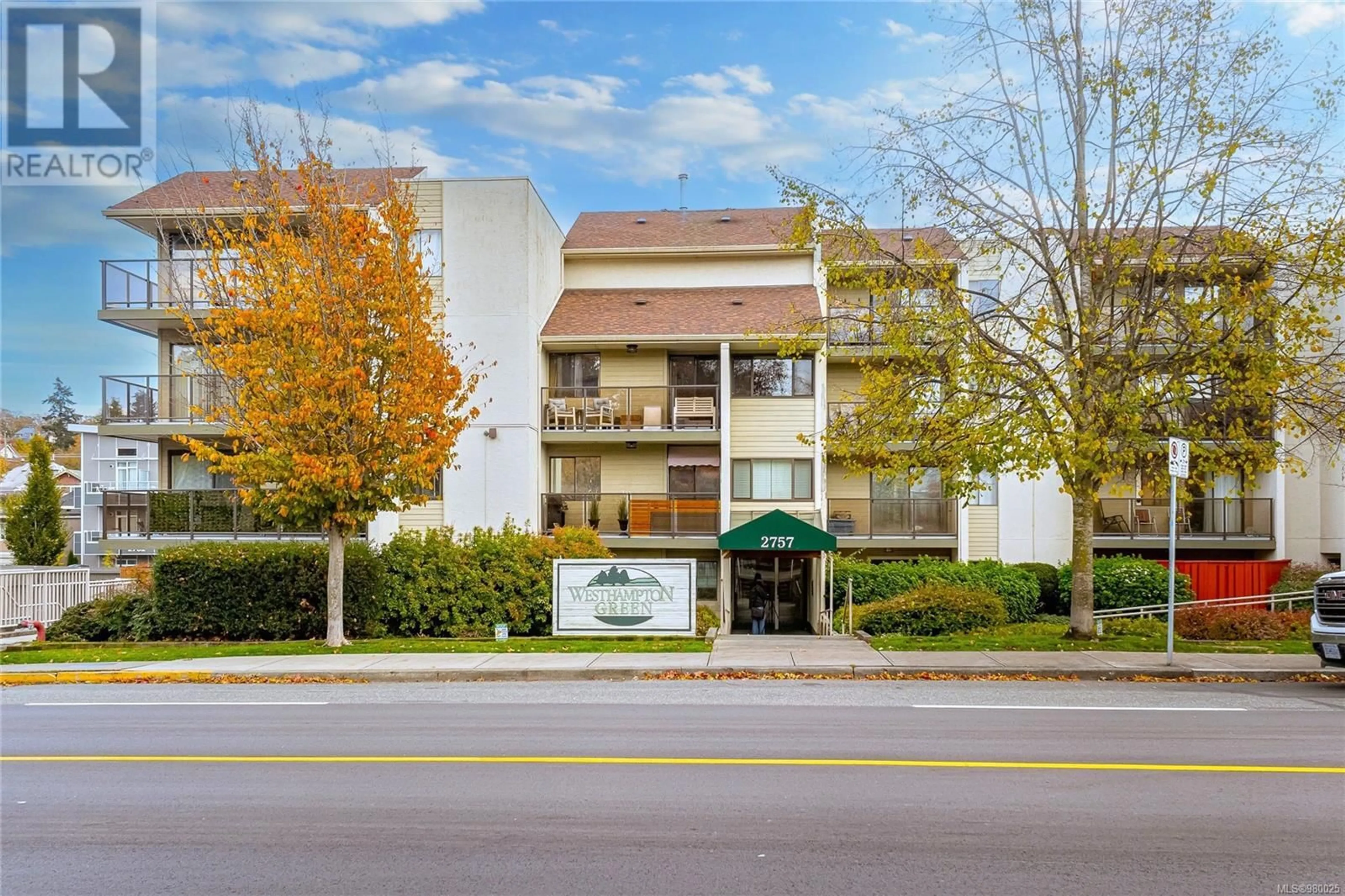 A pic from exterior of the house or condo, the front or back of building for 309 2757 Quadra St, Victoria British Columbia V8T4E5