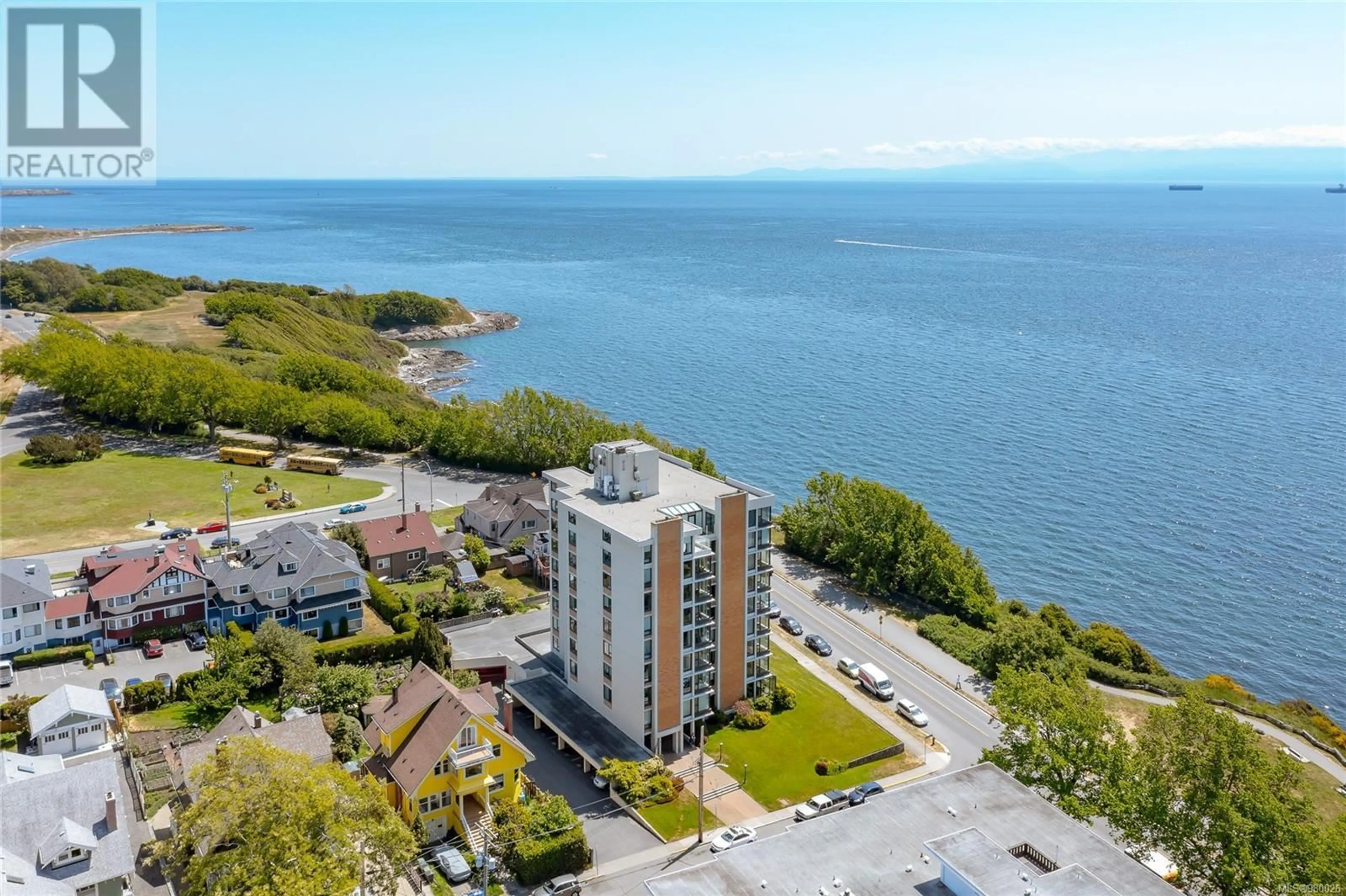 A pic from outside/outdoor area/front of a property/back of a property/a pic from drone, water/lake/river/ocean view for 403 - 670 DALLAS ROAD, Victoria British Columbia V8V1B7