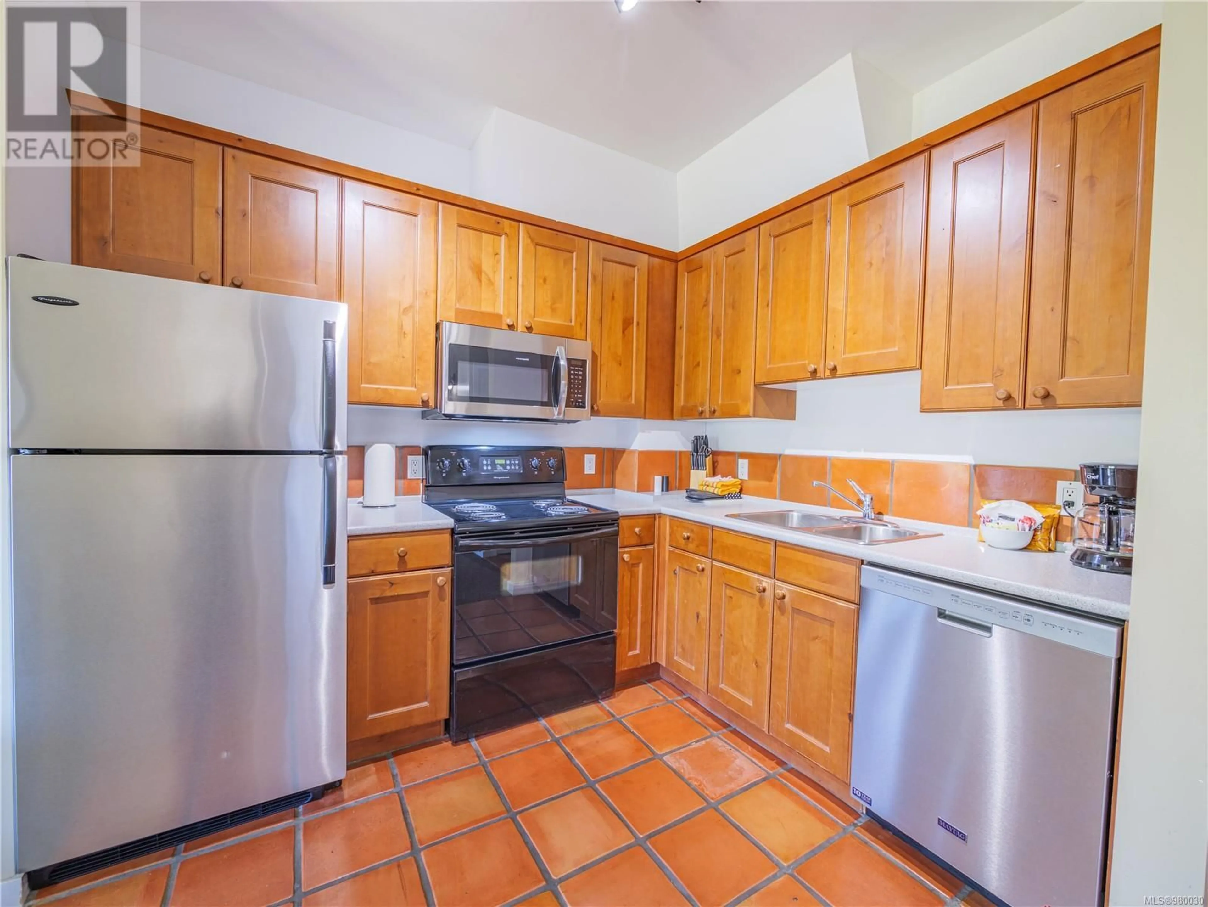 Standard kitchen for 508 1971 Harbour Dr, Ucluelet British Columbia V0R3A0