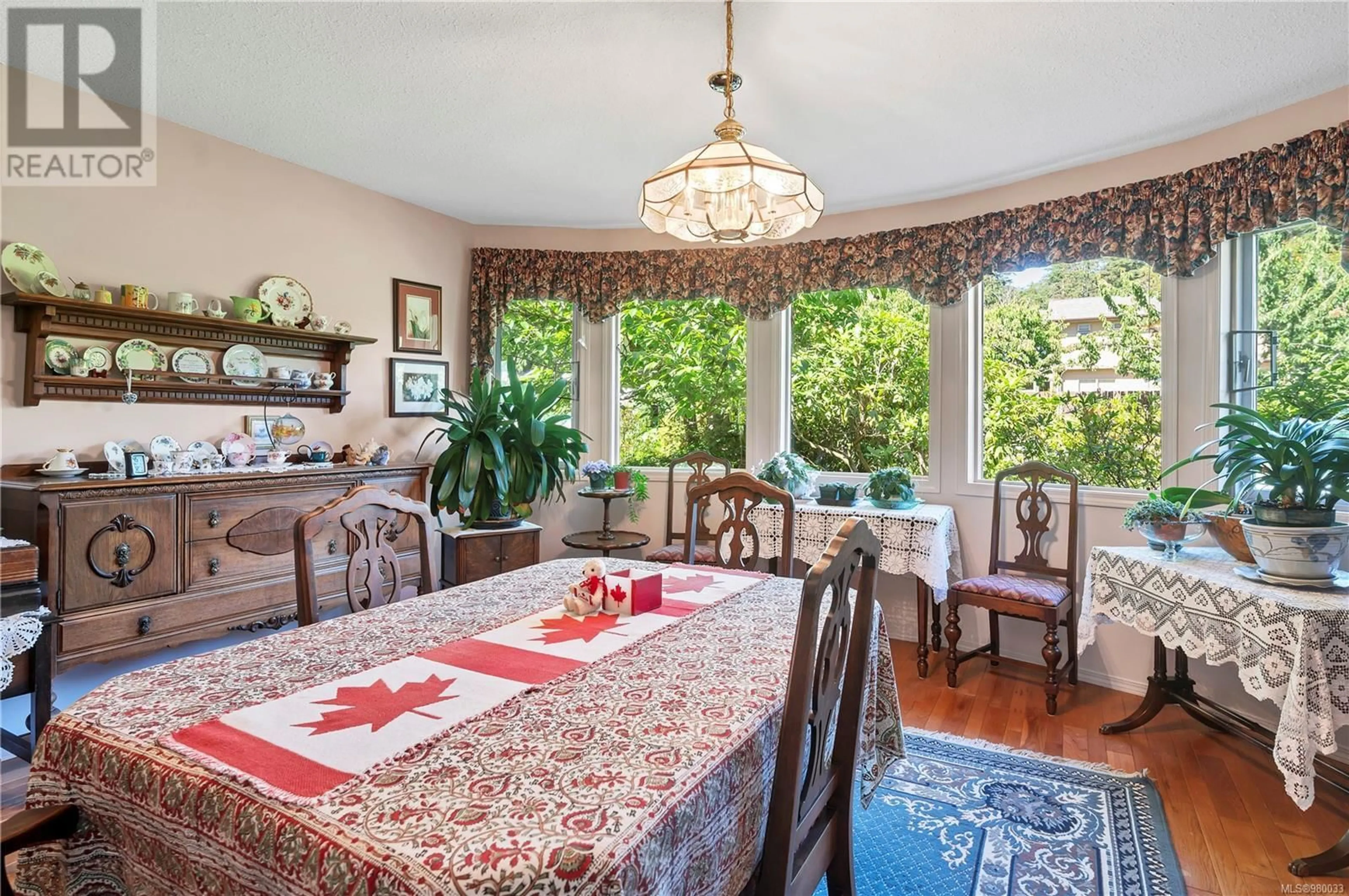 Dining room, wood floors, cottage for 2494 COHO Rd, Campbell River British Columbia V9W4W4