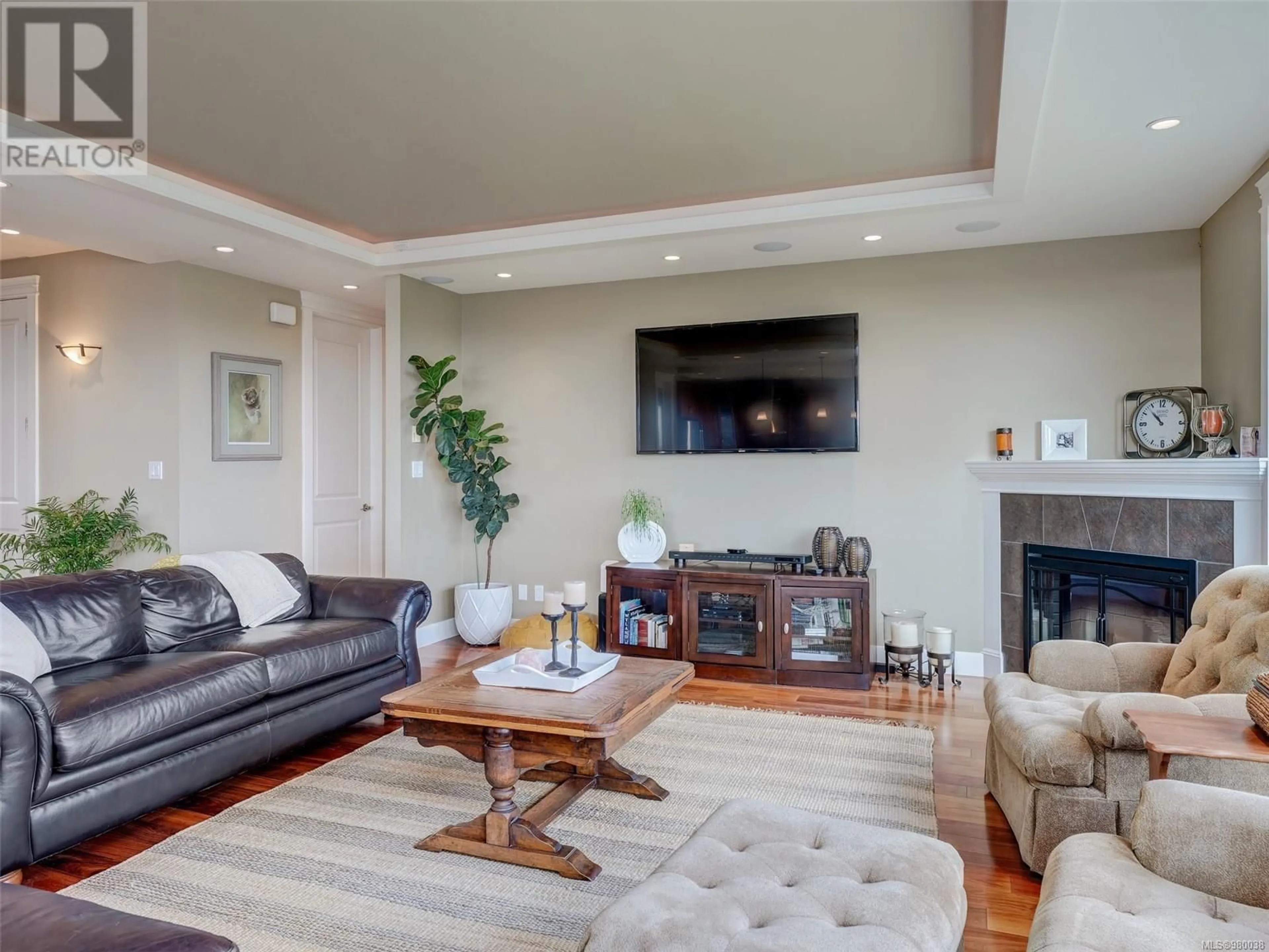 Living room, wood floors for 2579 Ruby Crt, Langford British Columbia V9B0A9