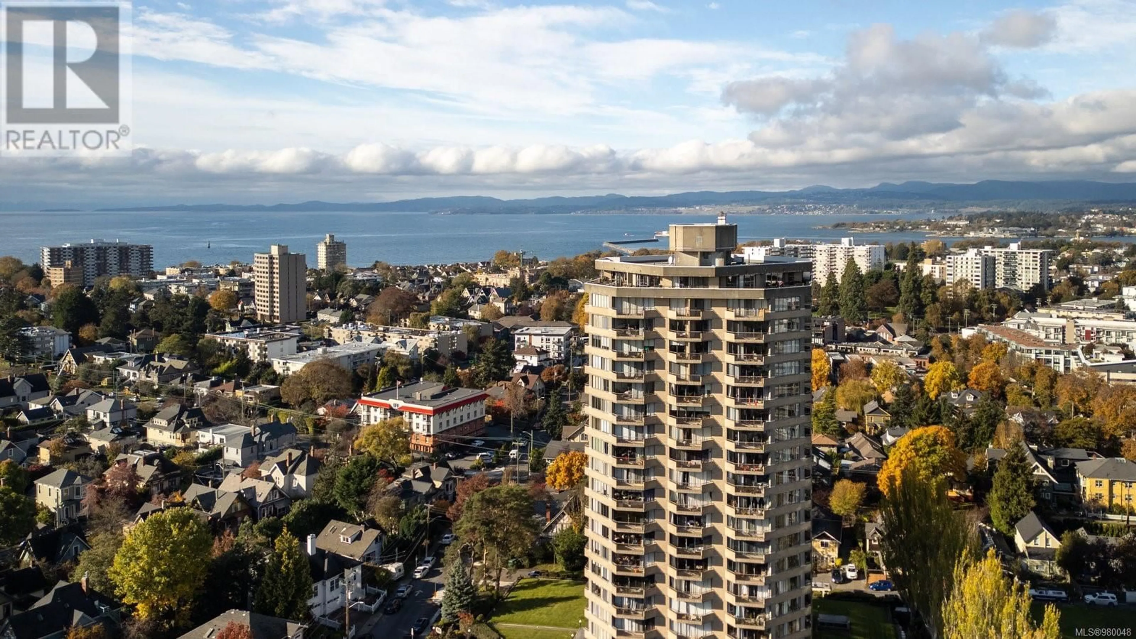 A pic from exterior of the house or condo, the view of city buildings for 1507 620 Toronto St, Victoria British Columbia V8V1P7