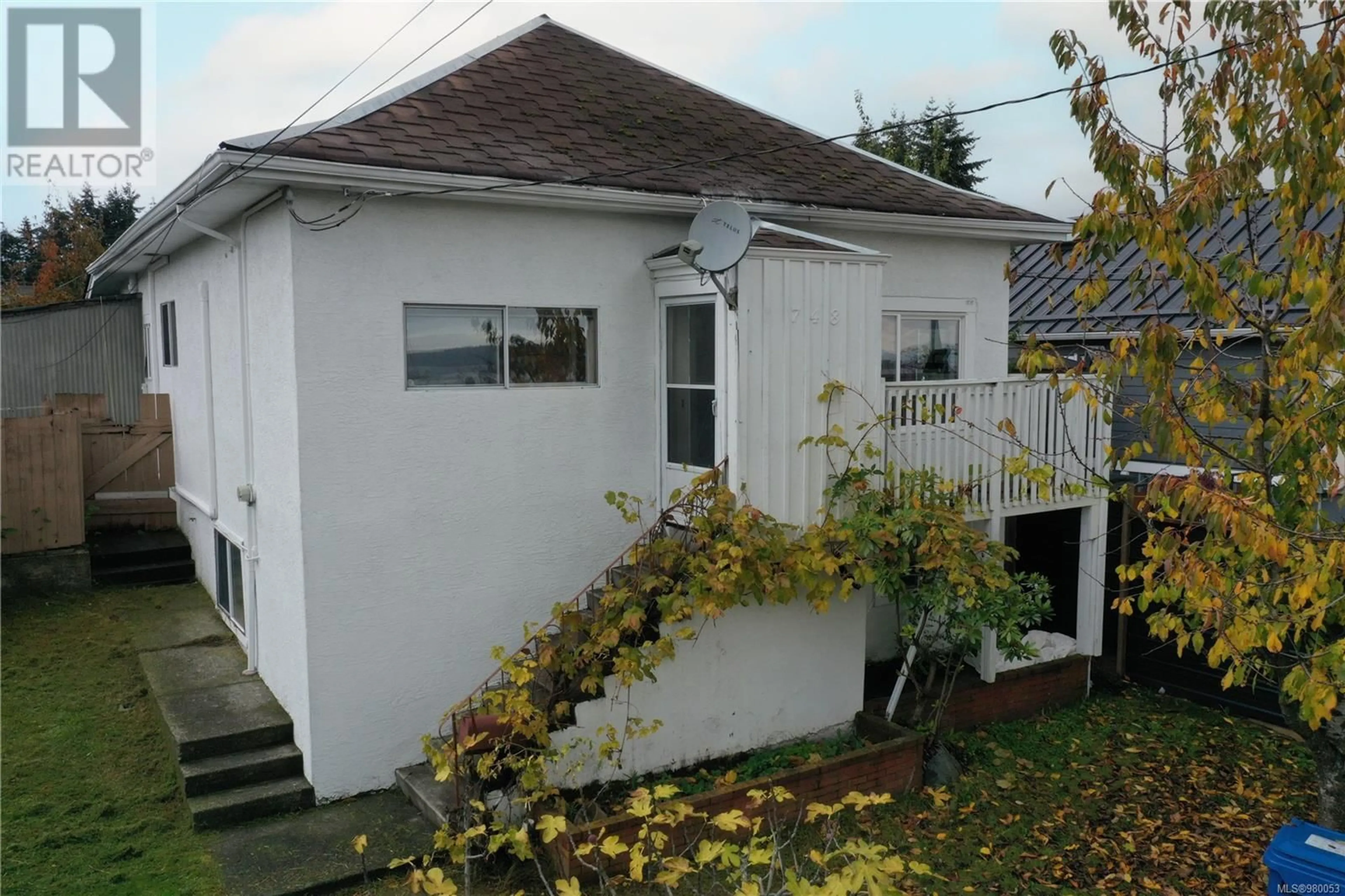 Frontside or backside of a home, cottage for 748 Nicol St, Nanaimo British Columbia V9R4V1