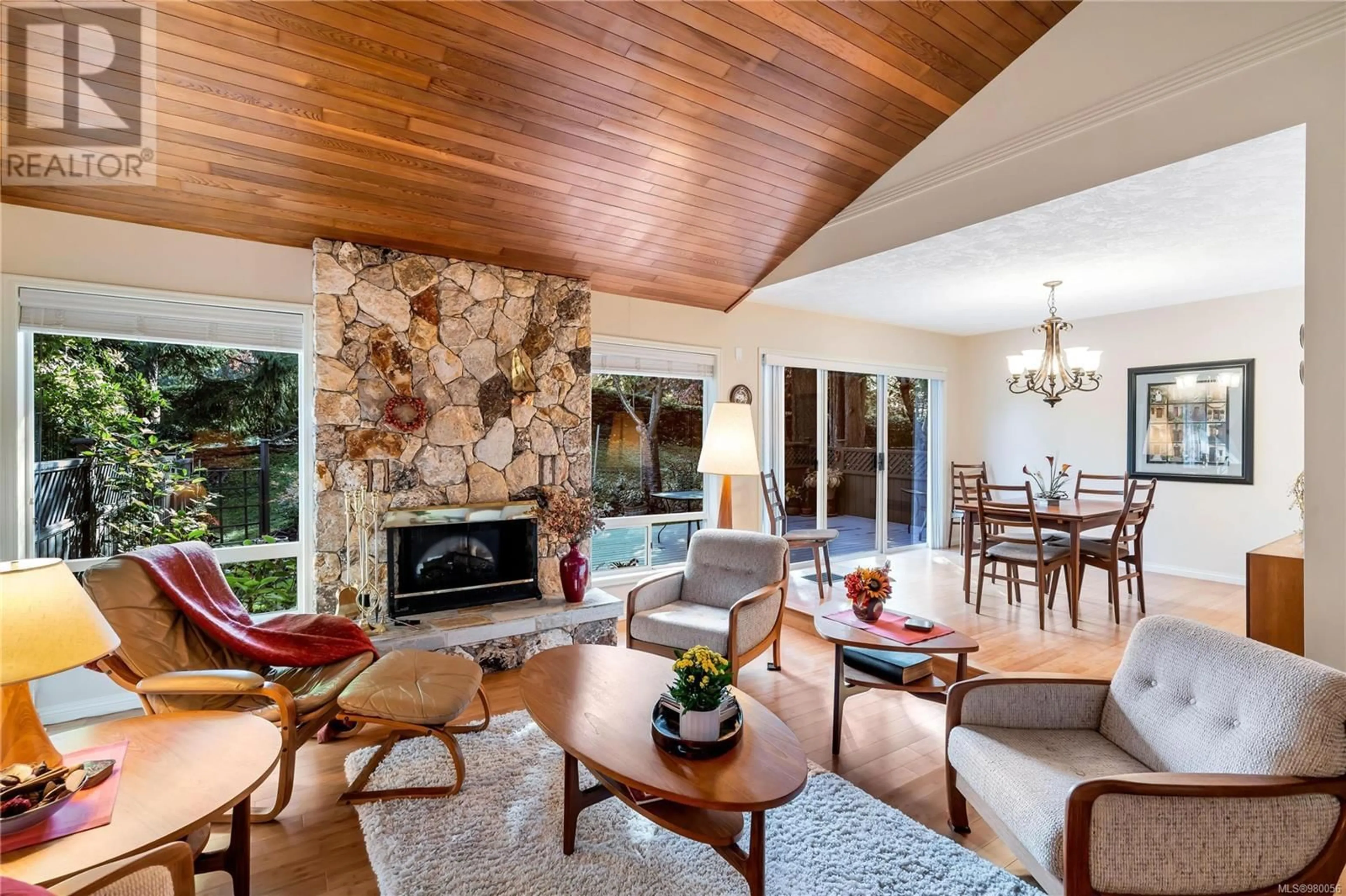 Living room, wood floors for 26 4630 Lochside Dr, Saanich British Columbia V8Y2T1