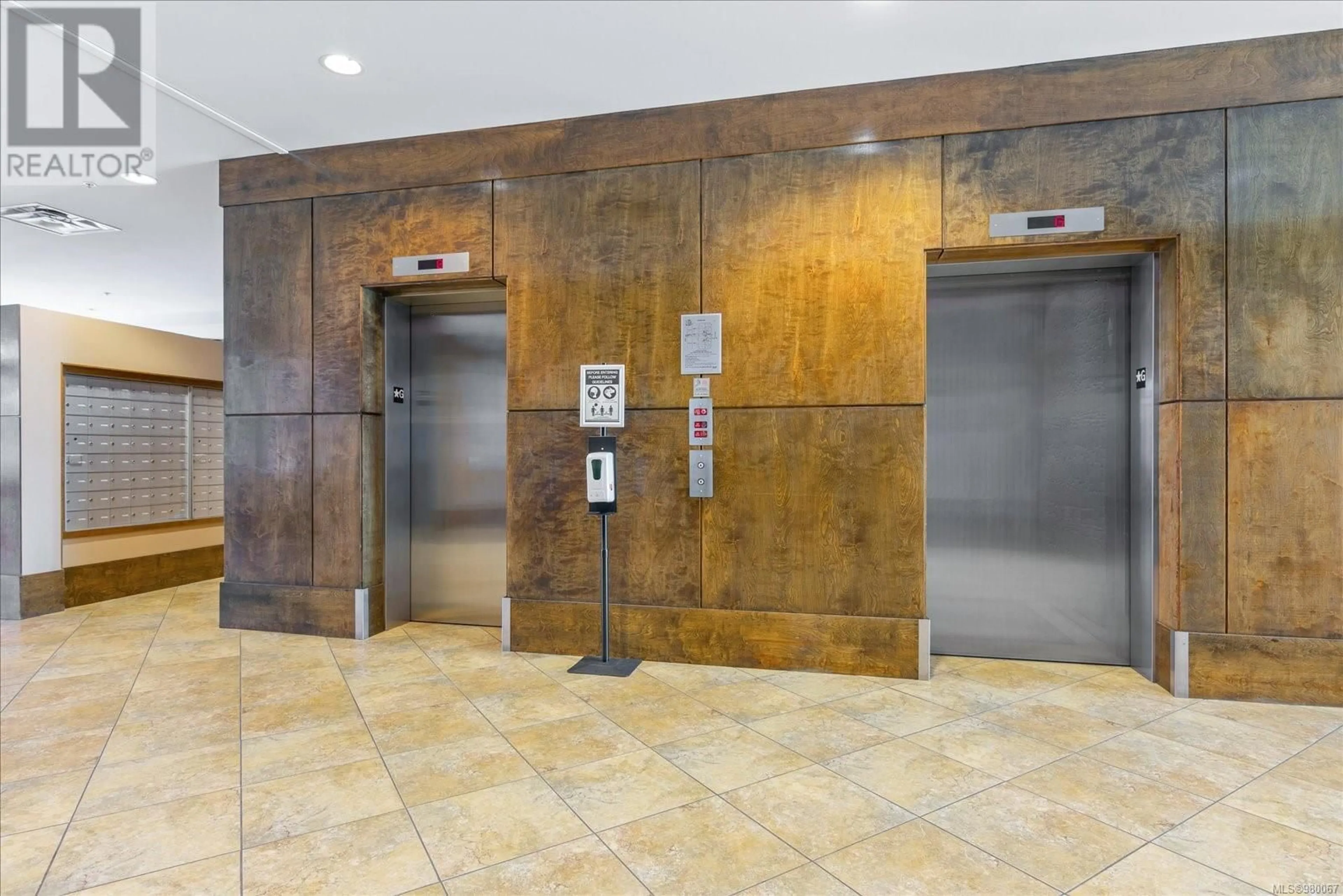 Indoor foyer, unknown floor for TH16 38 Front St, Nanaimo British Columbia V9R0B8