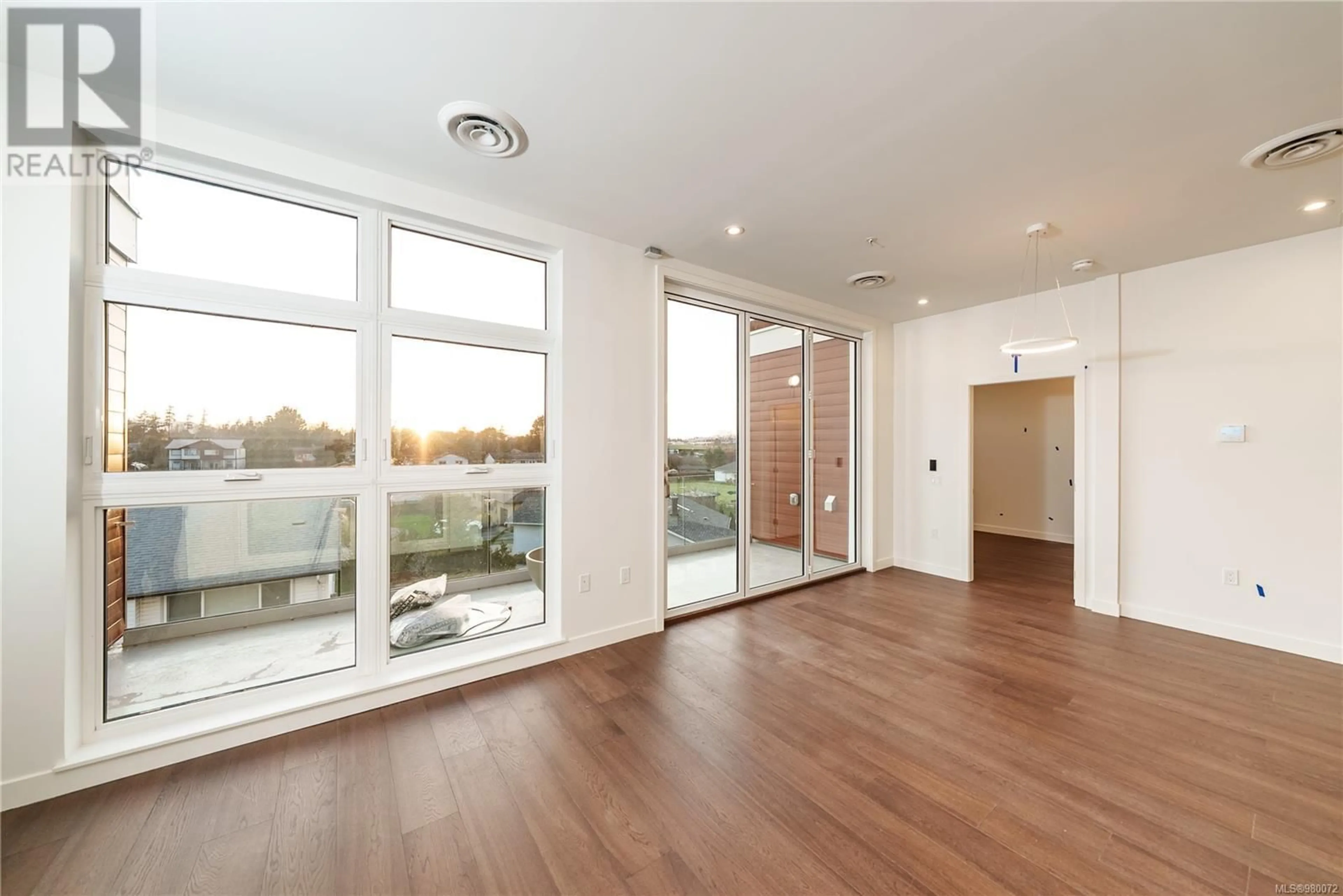 Indoor foyer for 307 - 9570 FIFTH STREET, Sidney British Columbia V8L2W5