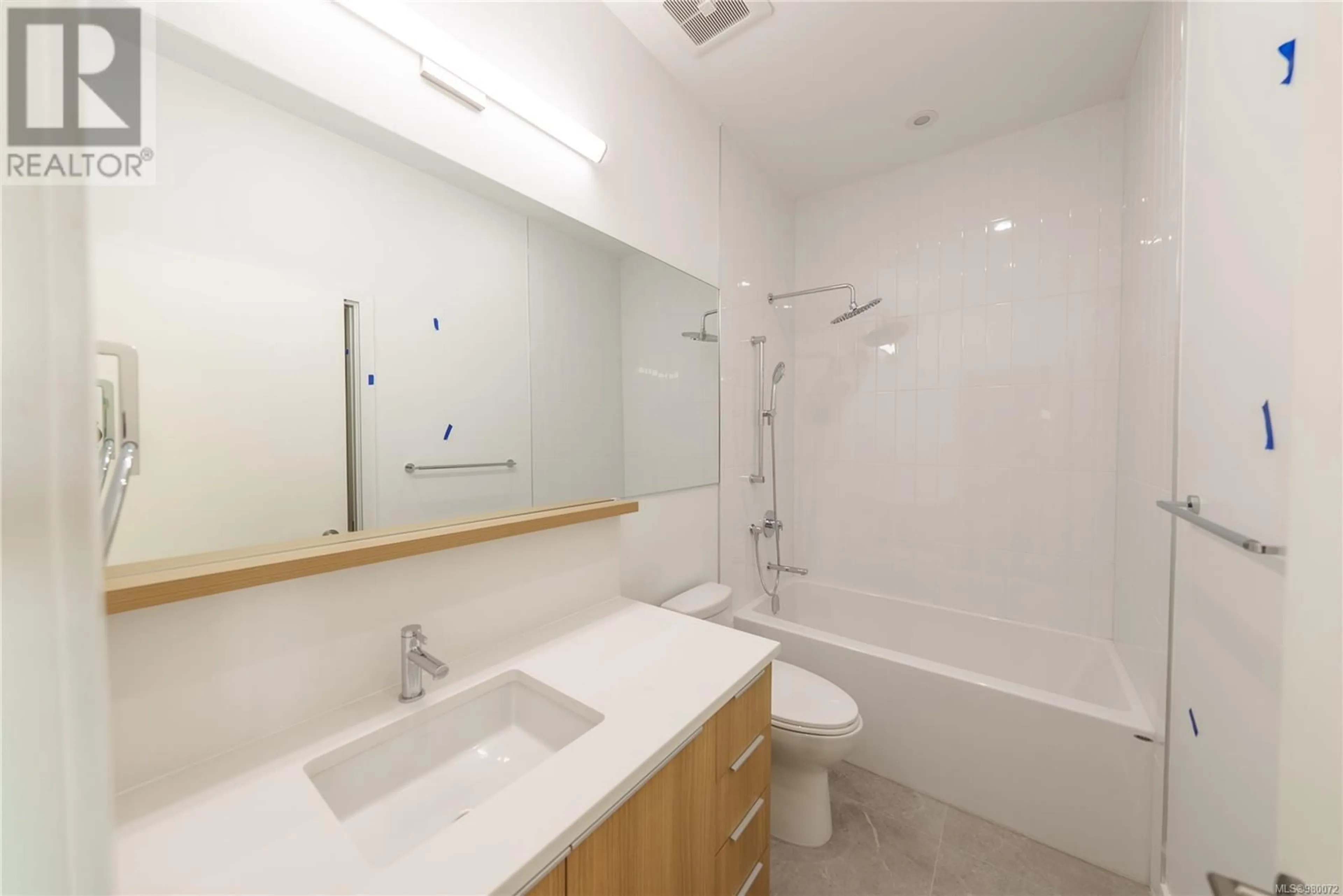 Standard bathroom, unknown for 307 - 9570 FIFTH STREET, Sidney British Columbia V8L2W5