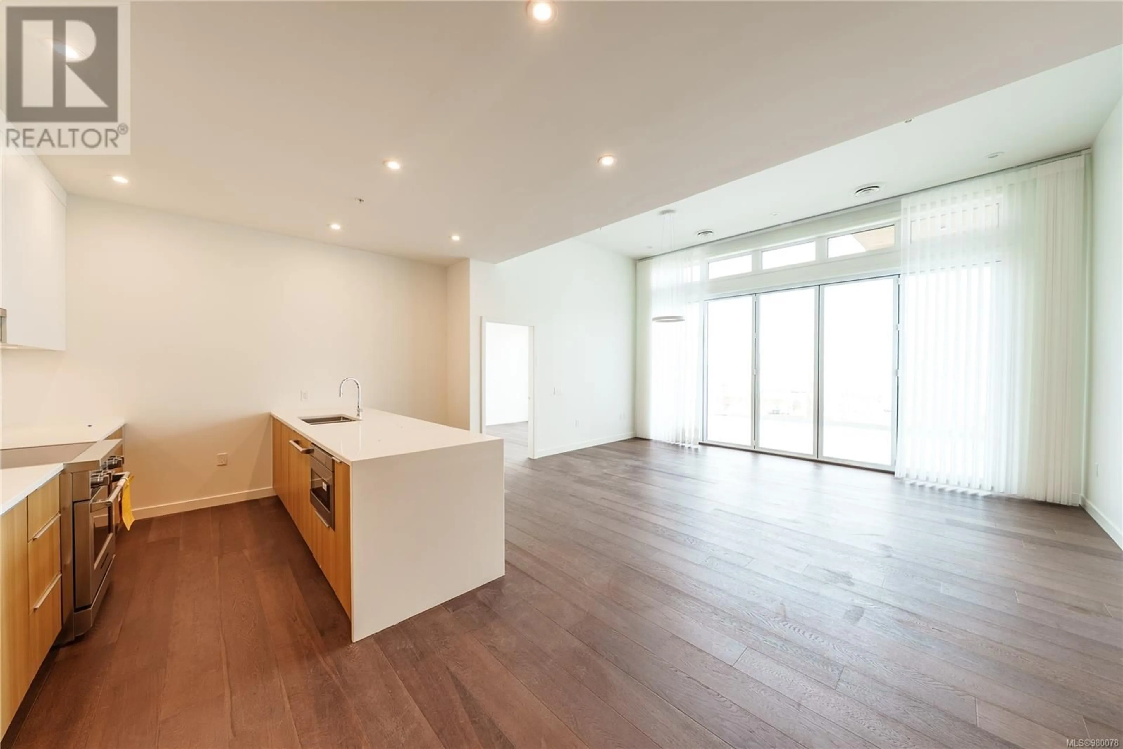 Open concept kitchen, wood/laminate floor for 401 - 9570 FIFTH STREET, Sidney British Columbia V8L2W5
