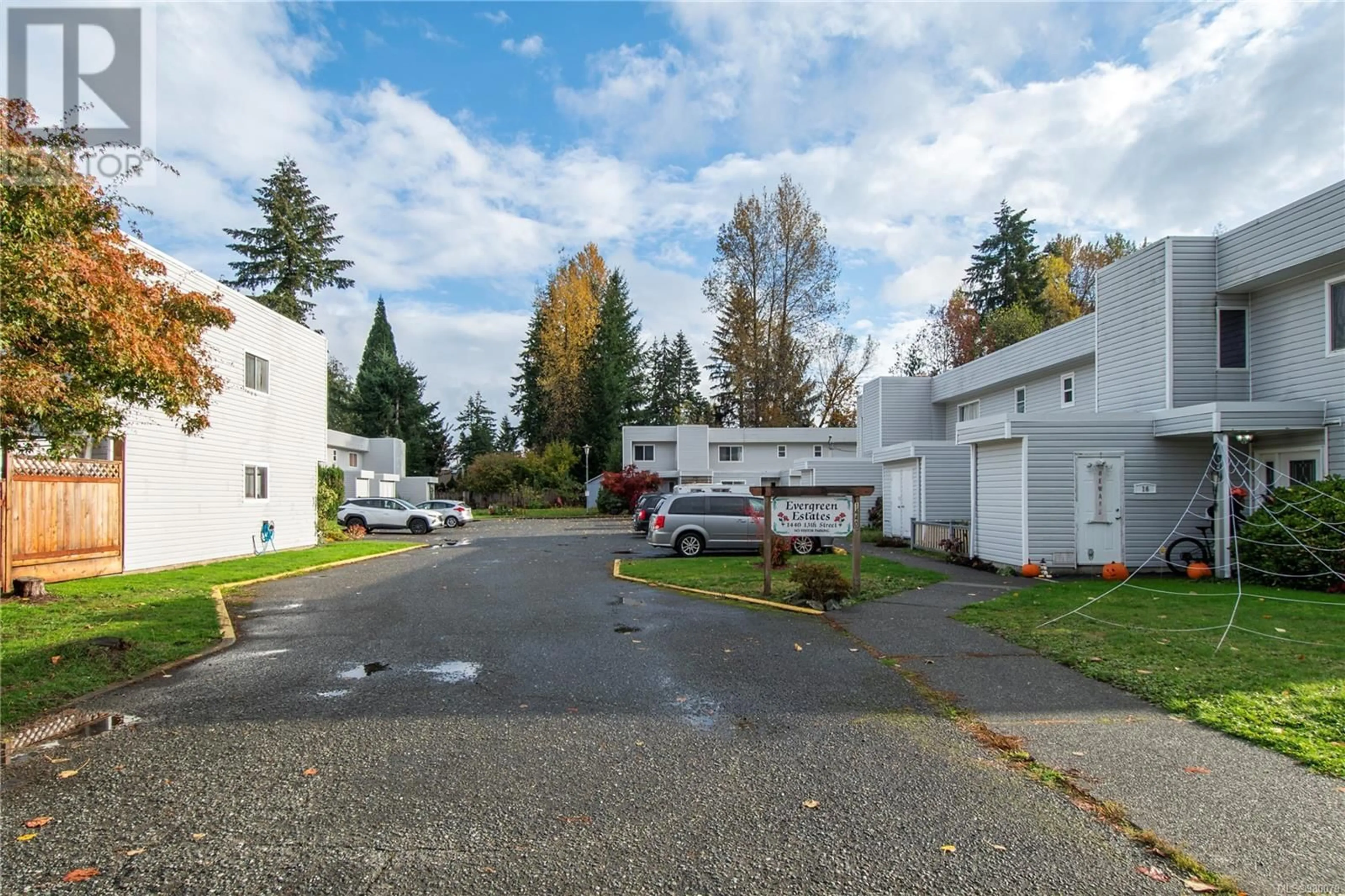 A pic from exterior of the house or condo, the street view for 2 1440 13th St, Courtenay British Columbia V9N6C1