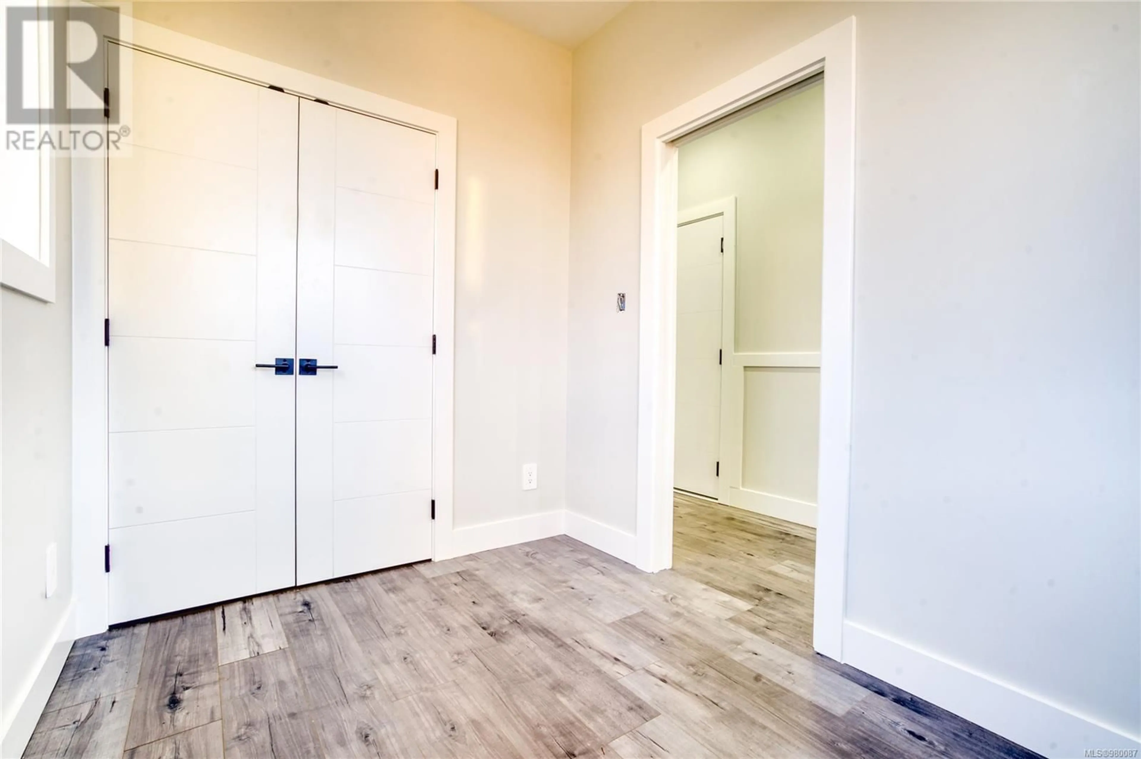 Indoor entryway, wood floors for 1303 Sandstone Lane, Langford British Columbia V9B5Y4