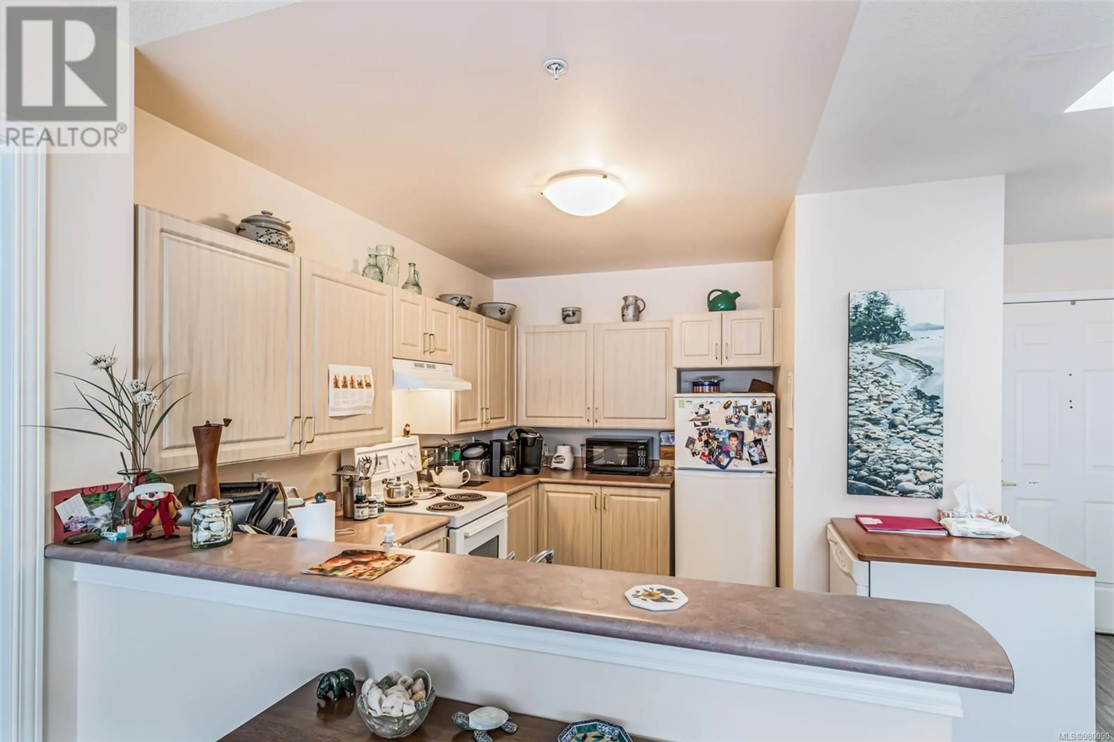 Kitchen, wood floors, cottage for 301 750 Memorial Ave, Qualicum Beach British Columbia V9K2P6