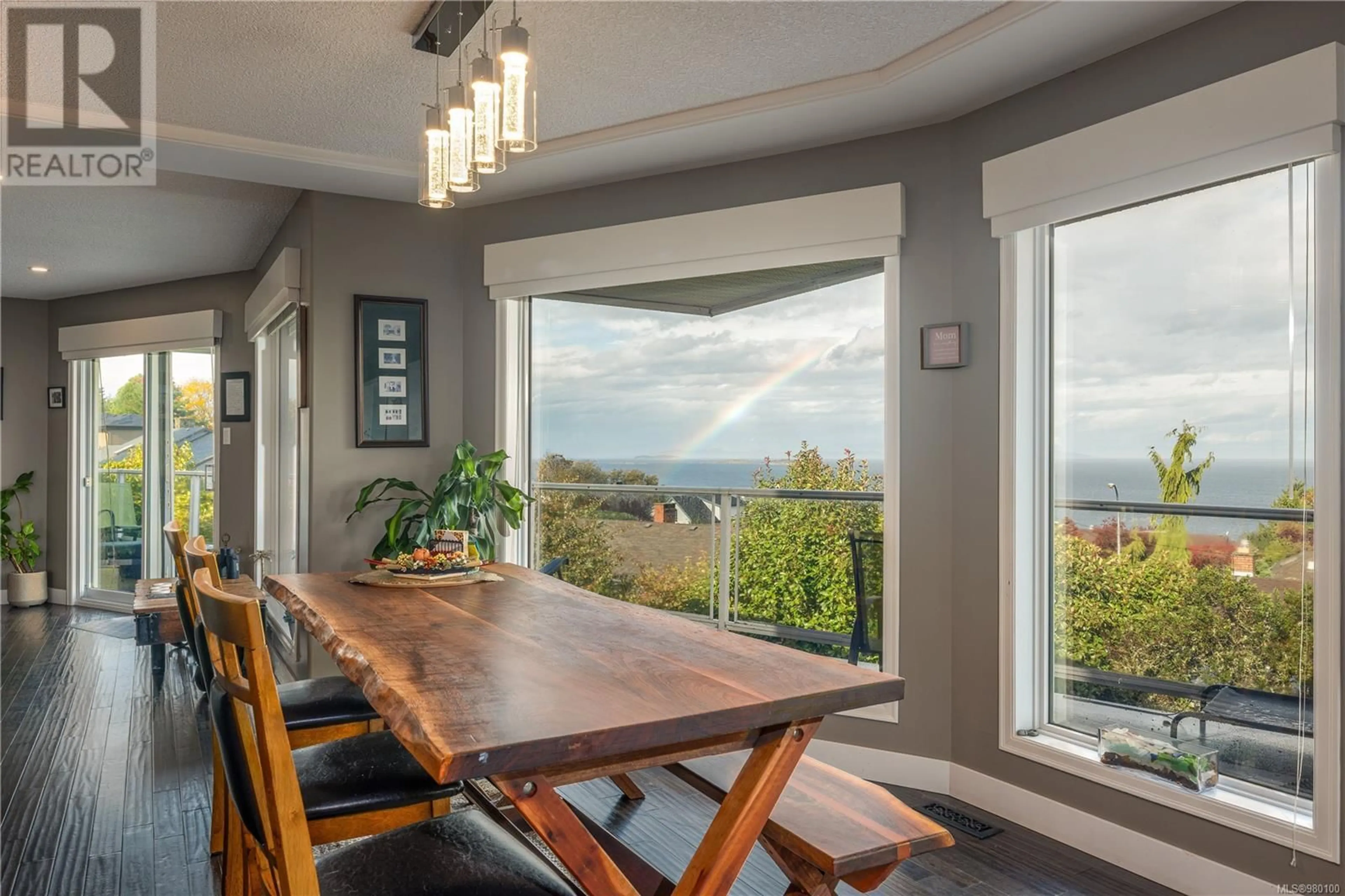 Dining room, wood floors, cottage for 836 Athena Pl, Nanaimo British Columbia V9V1B9