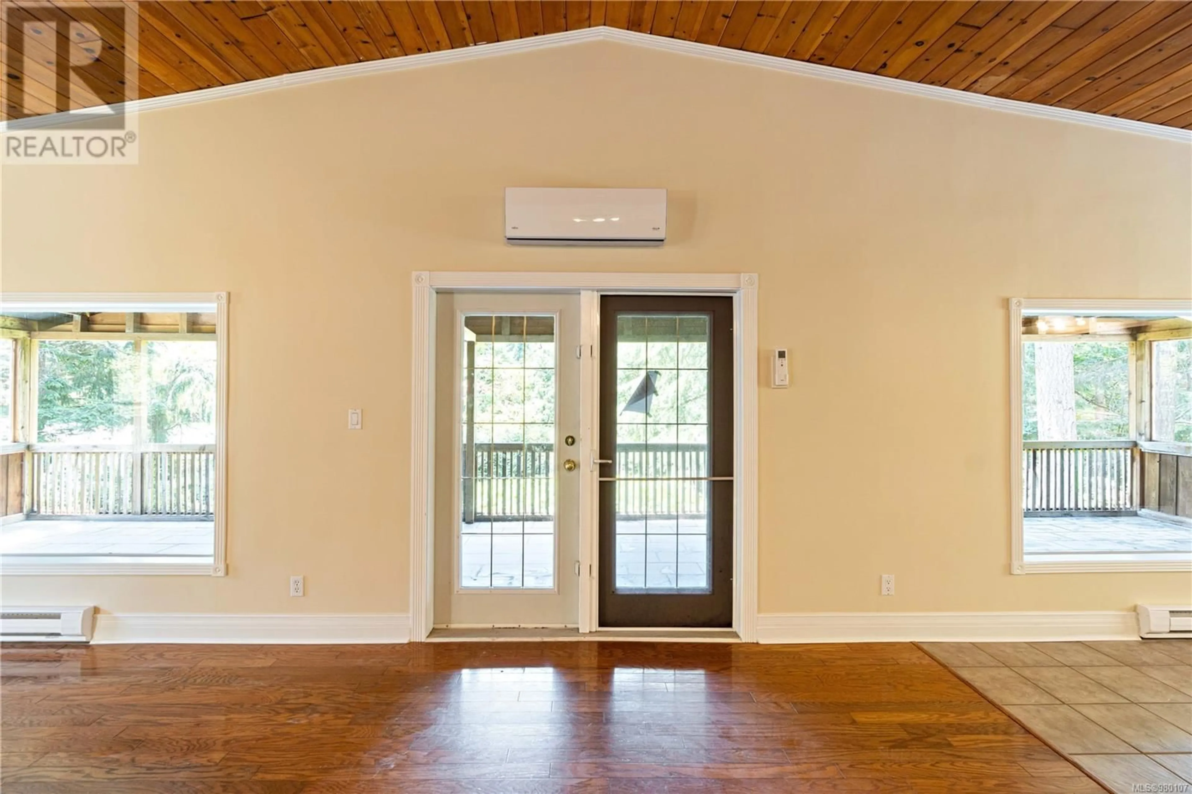 Indoor entryway, wood floors for 190 Rosislos Blvd, Gabriola Island British Columbia V0R1X1