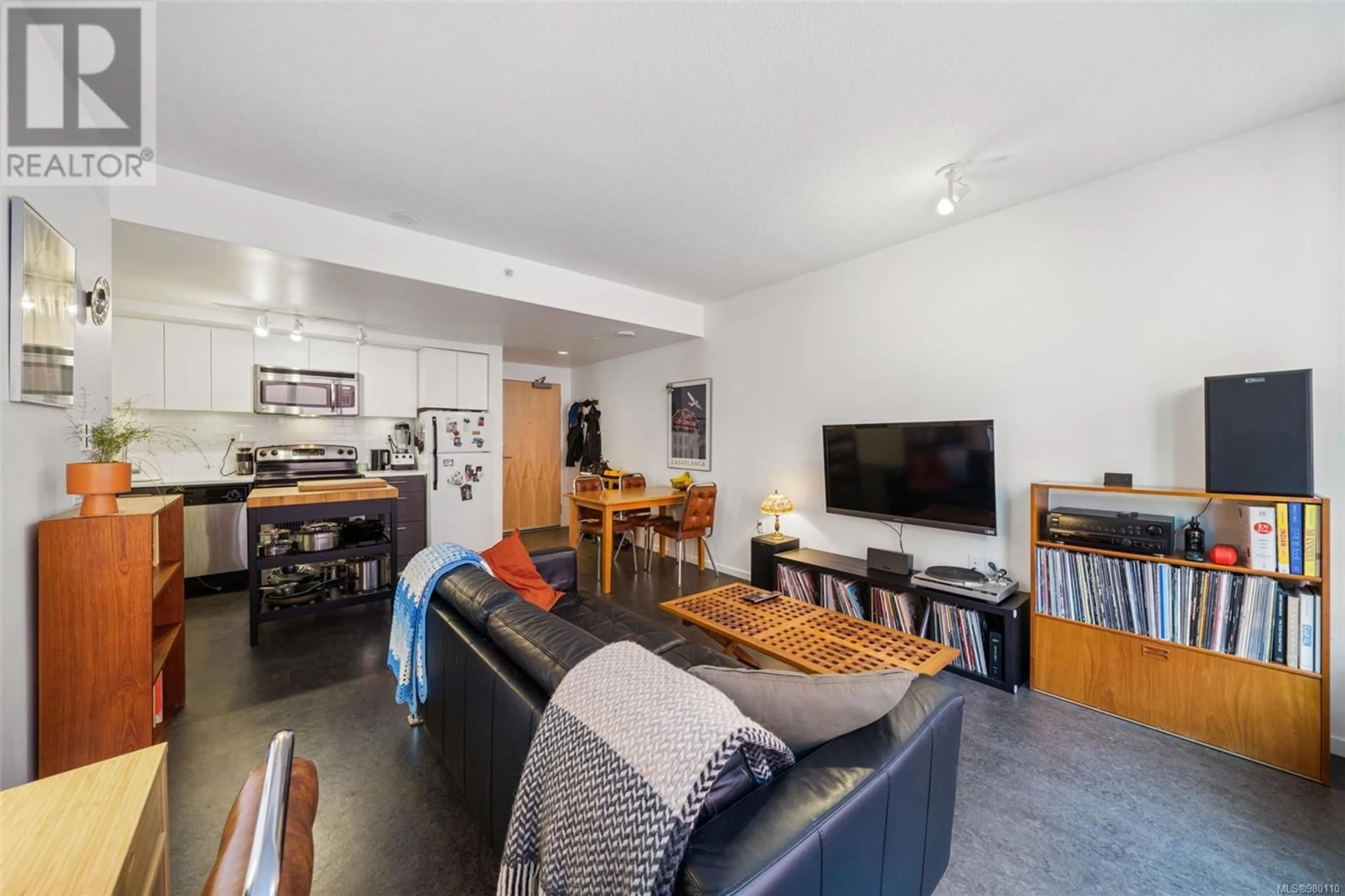 Living room, wood floors for 308 834 Johnson St, Victoria British Columbia V8W1N3