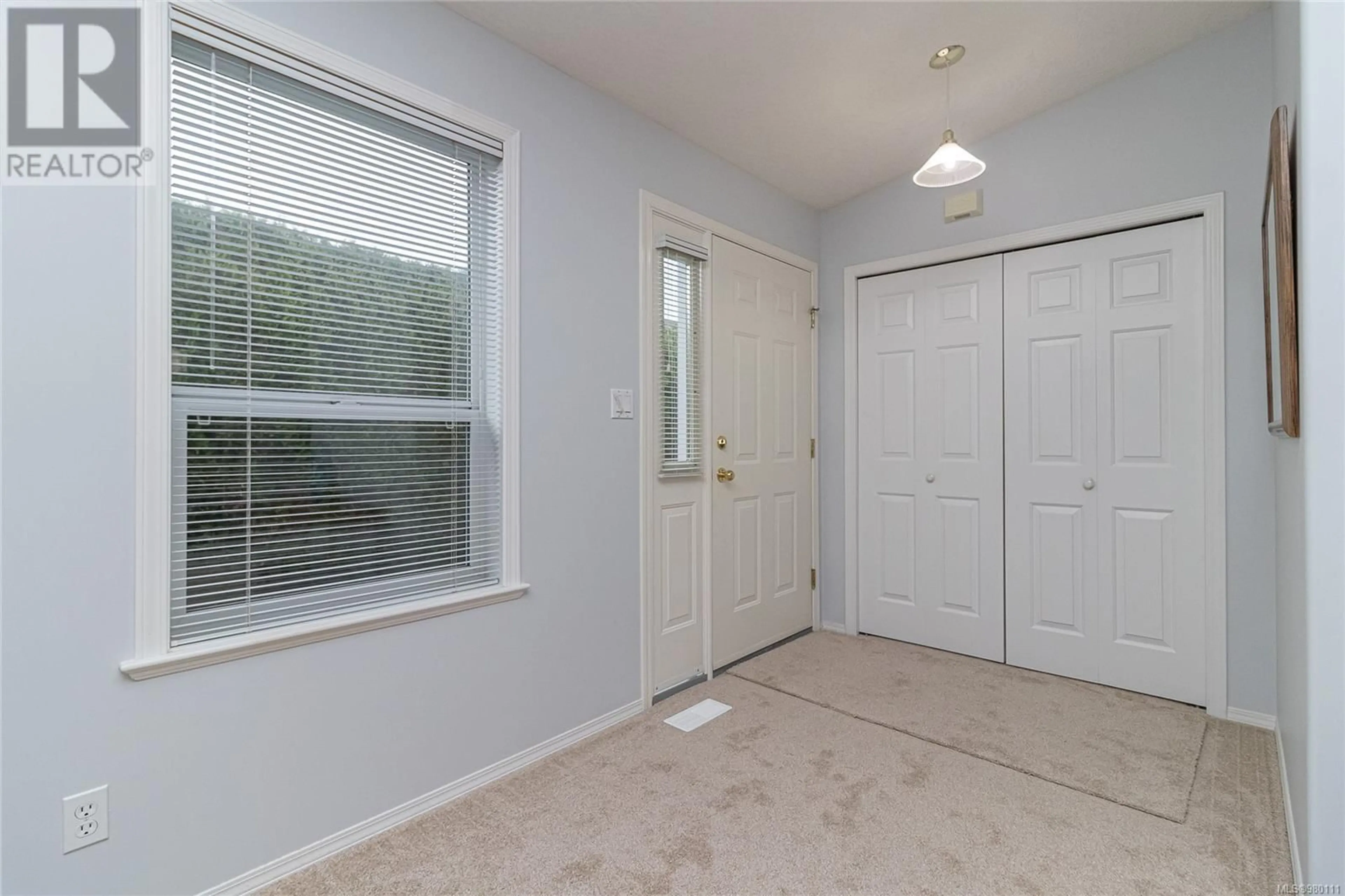 A pic of a room, not visible floor for 4 7570 Tetayut Rd, Central Saanich British Columbia V8M2H4