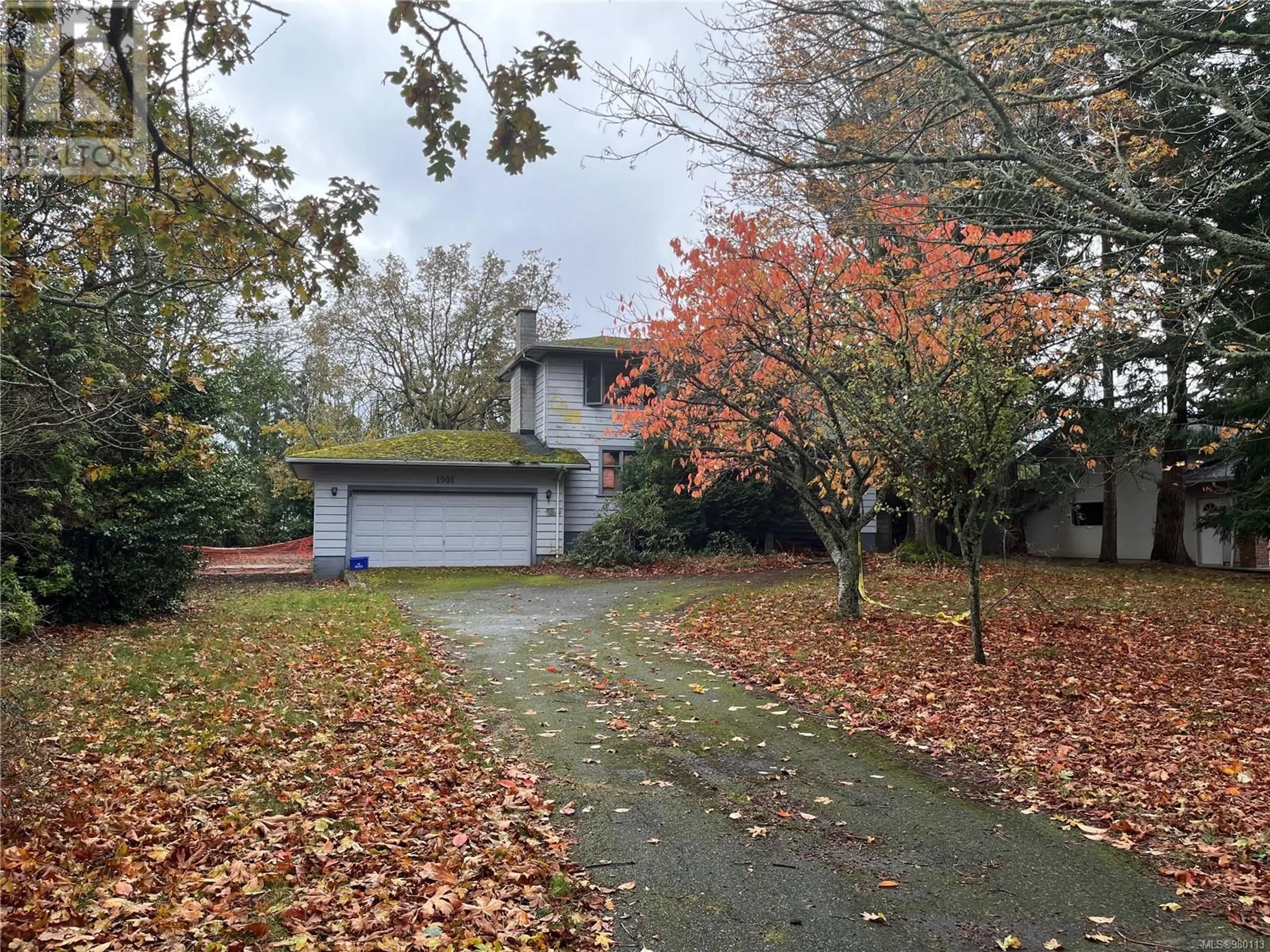 Frontside or backside of a home, cottage for 1901 San Juan Ave, Saanich British Columbia V8N2J3