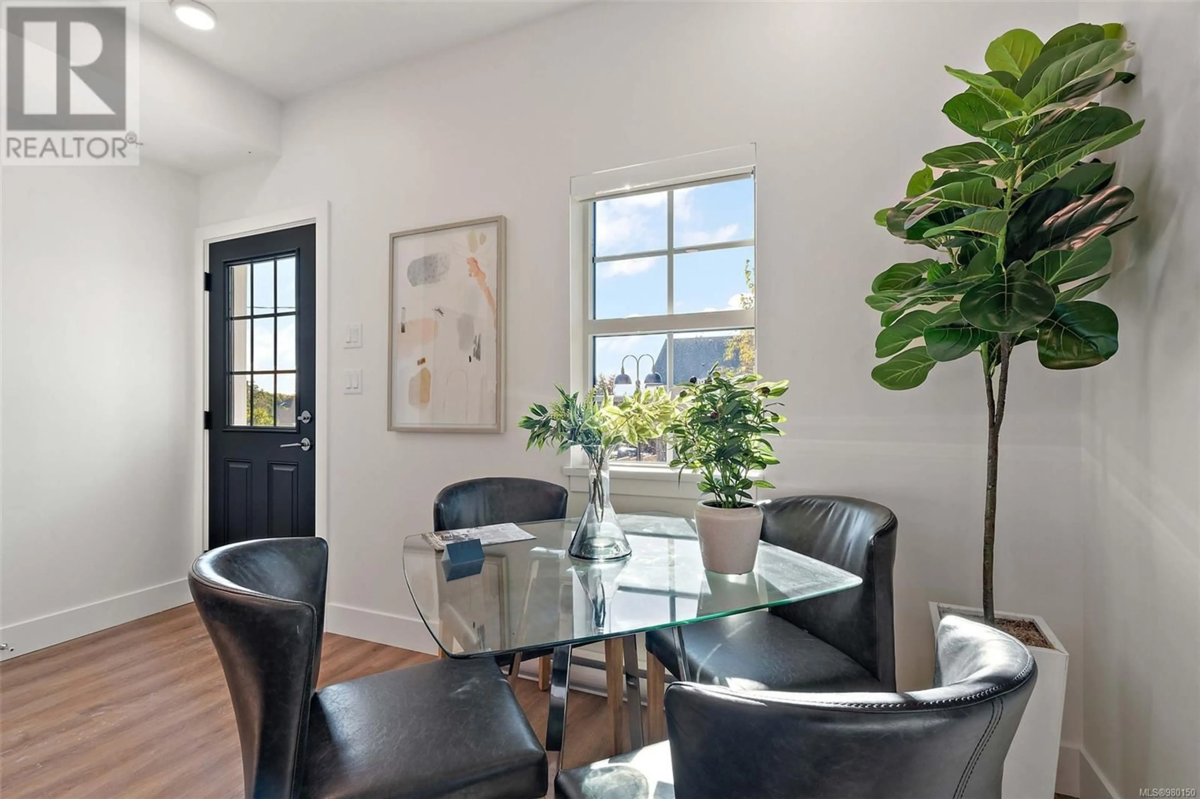 Dining room, wood floors, cottage for 102 B 1224 Richardson St, Victoria British Columbia V8V3E1