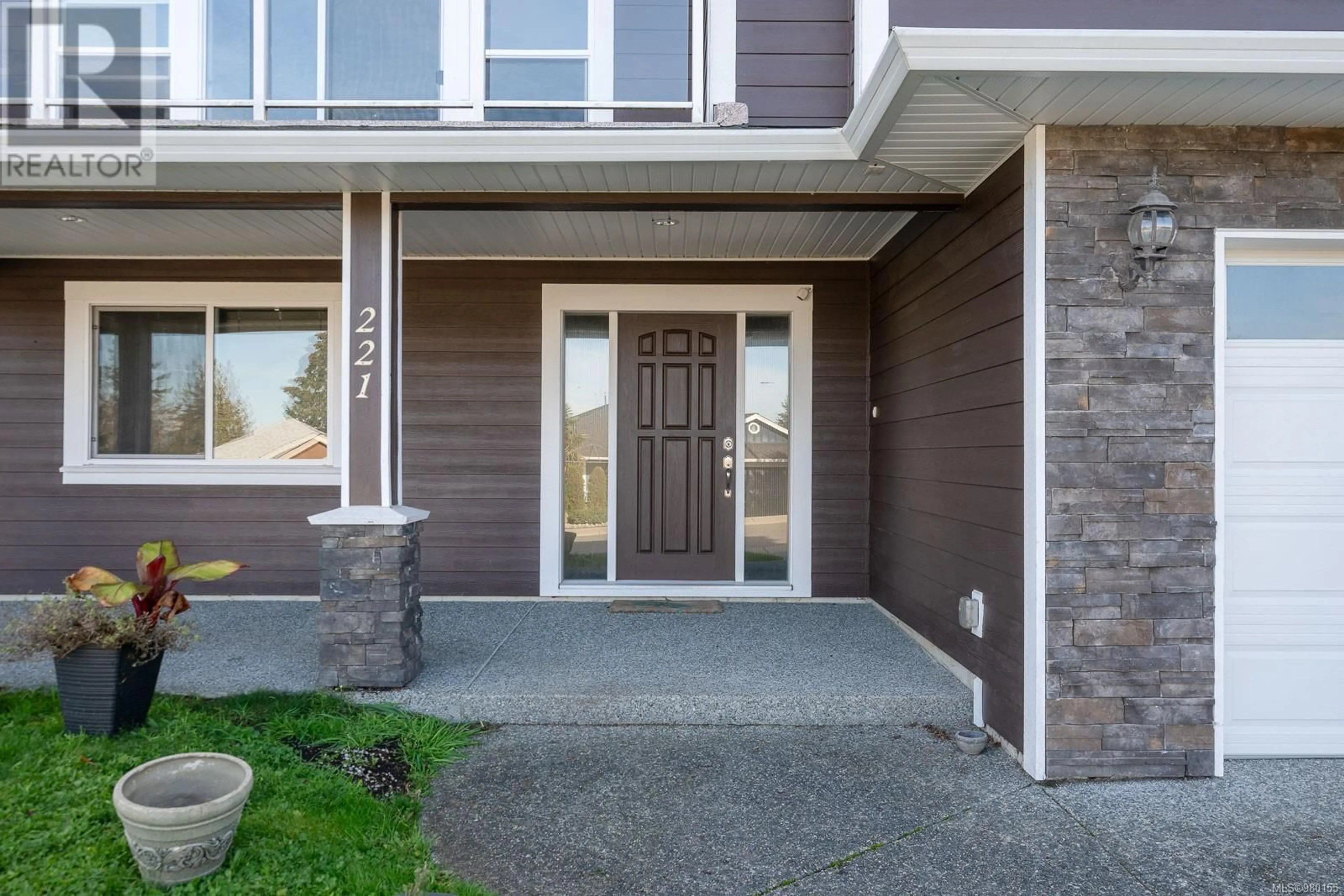 Indoor entryway, cement floor for 221 Shiloh Dr, Nanaimo British Columbia V9R7C8