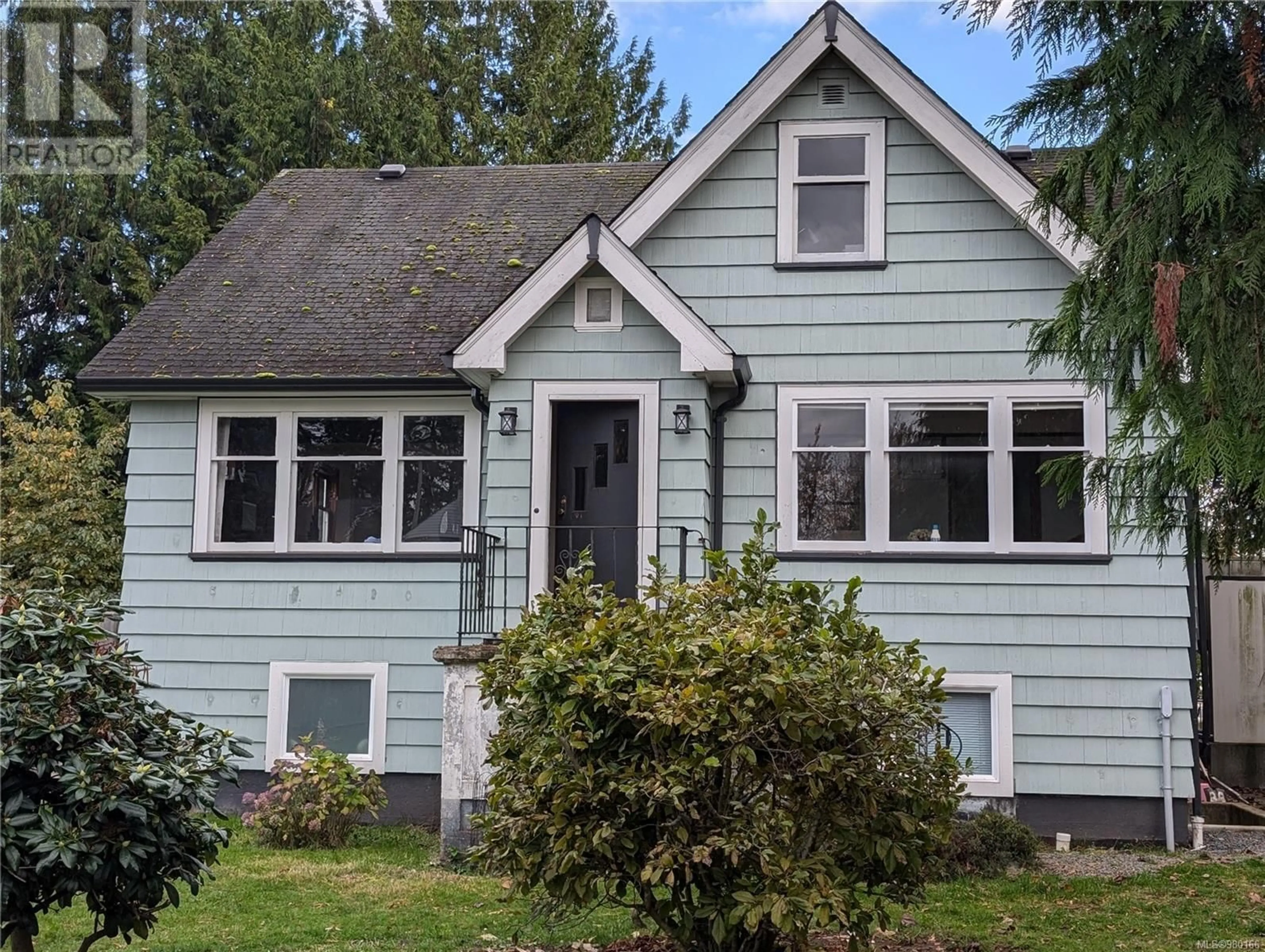 Frontside or backside of a home, cottage for 1249 9th St, Courtenay British Columbia V9N1P3