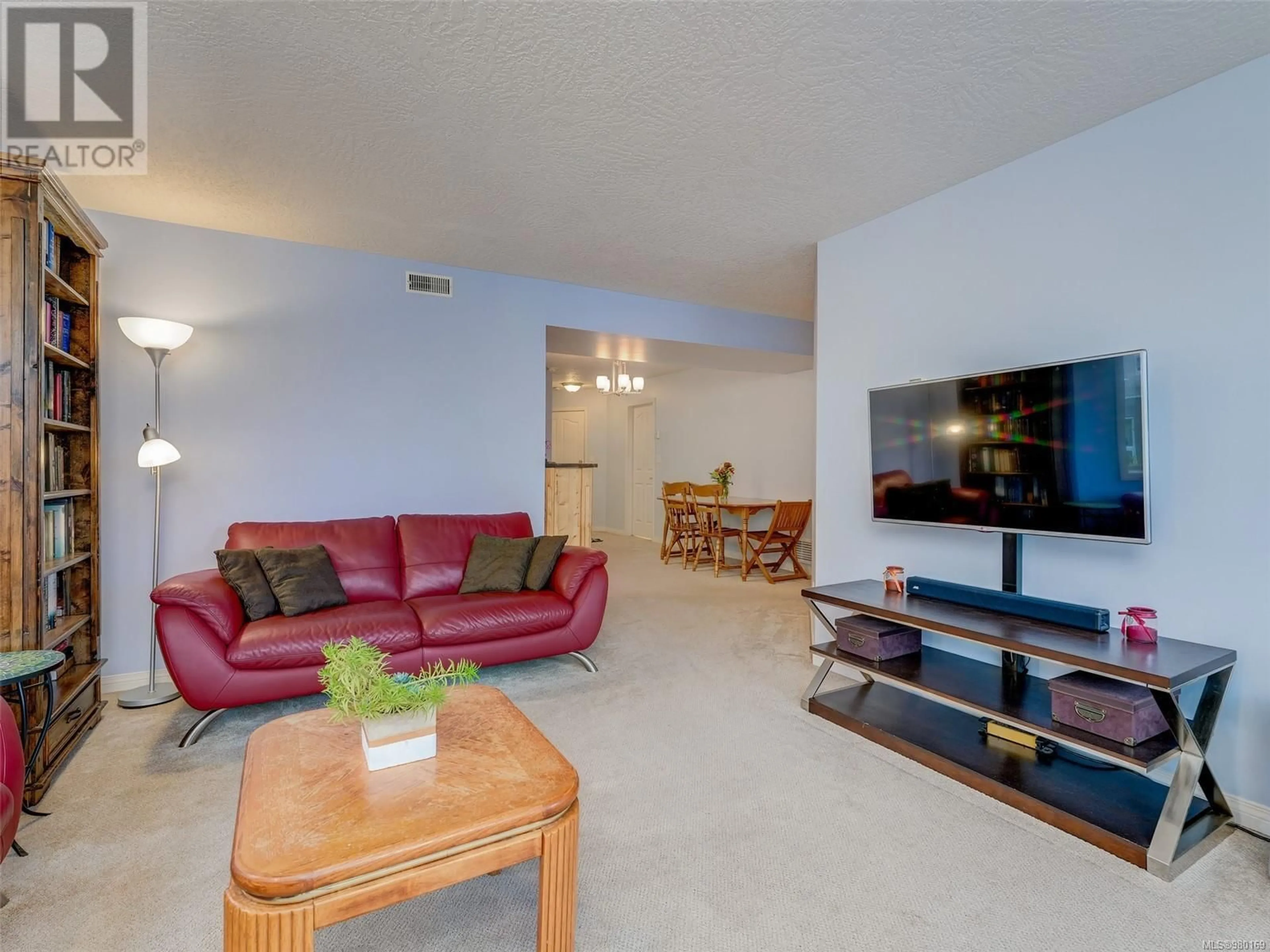 Living room, wood floors for 301 3157 Tillicum Rd, Saanich British Columbia V9A2B4