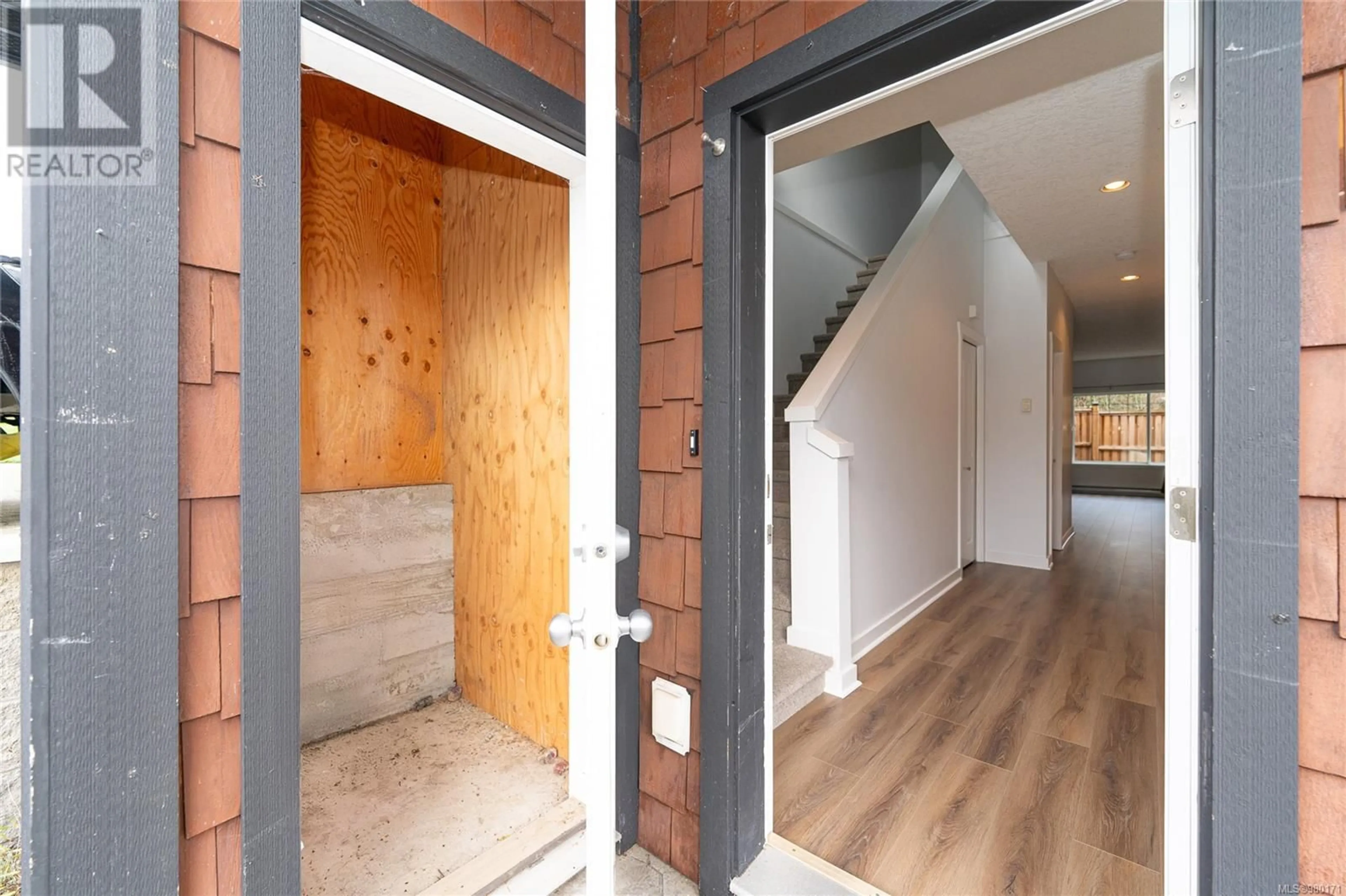 Indoor entryway, wood floors for 122 6838 Grant Rd W, Sooke British Columbia V9Z0L7