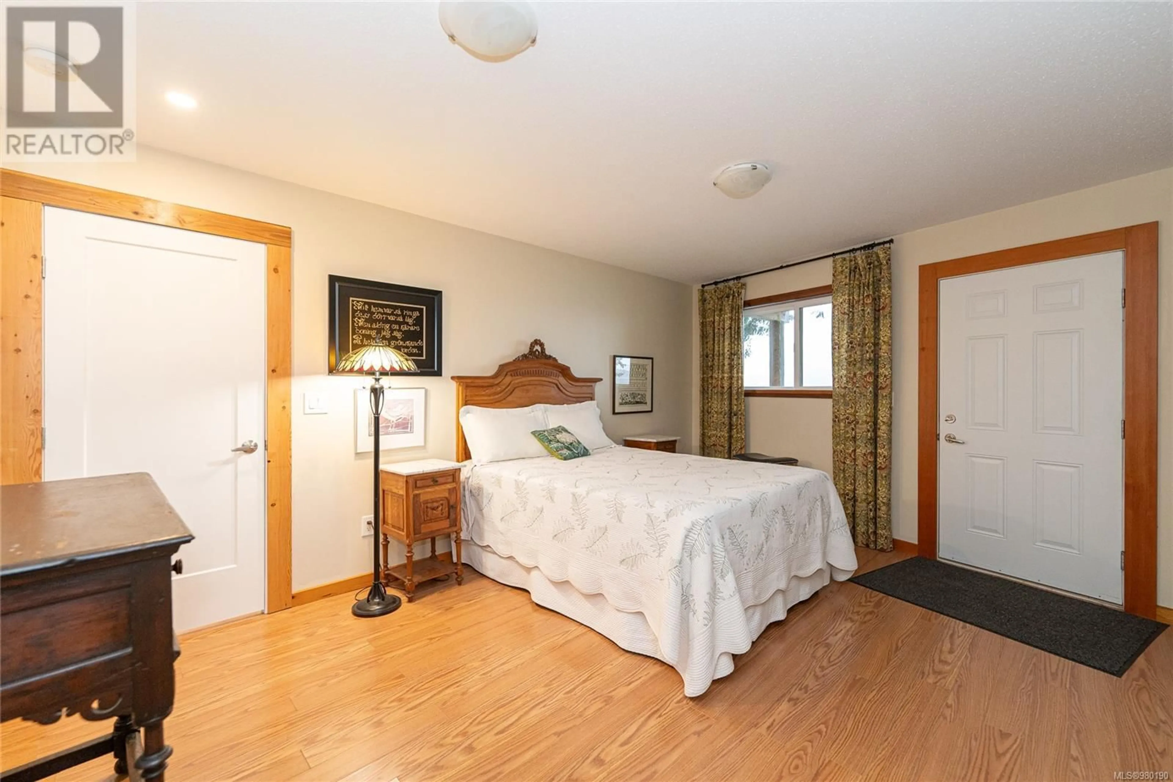 Bedroom with bed, unknown for 198 PILKEY POINT ROAD, Thetis Island British Columbia V0R2Y0