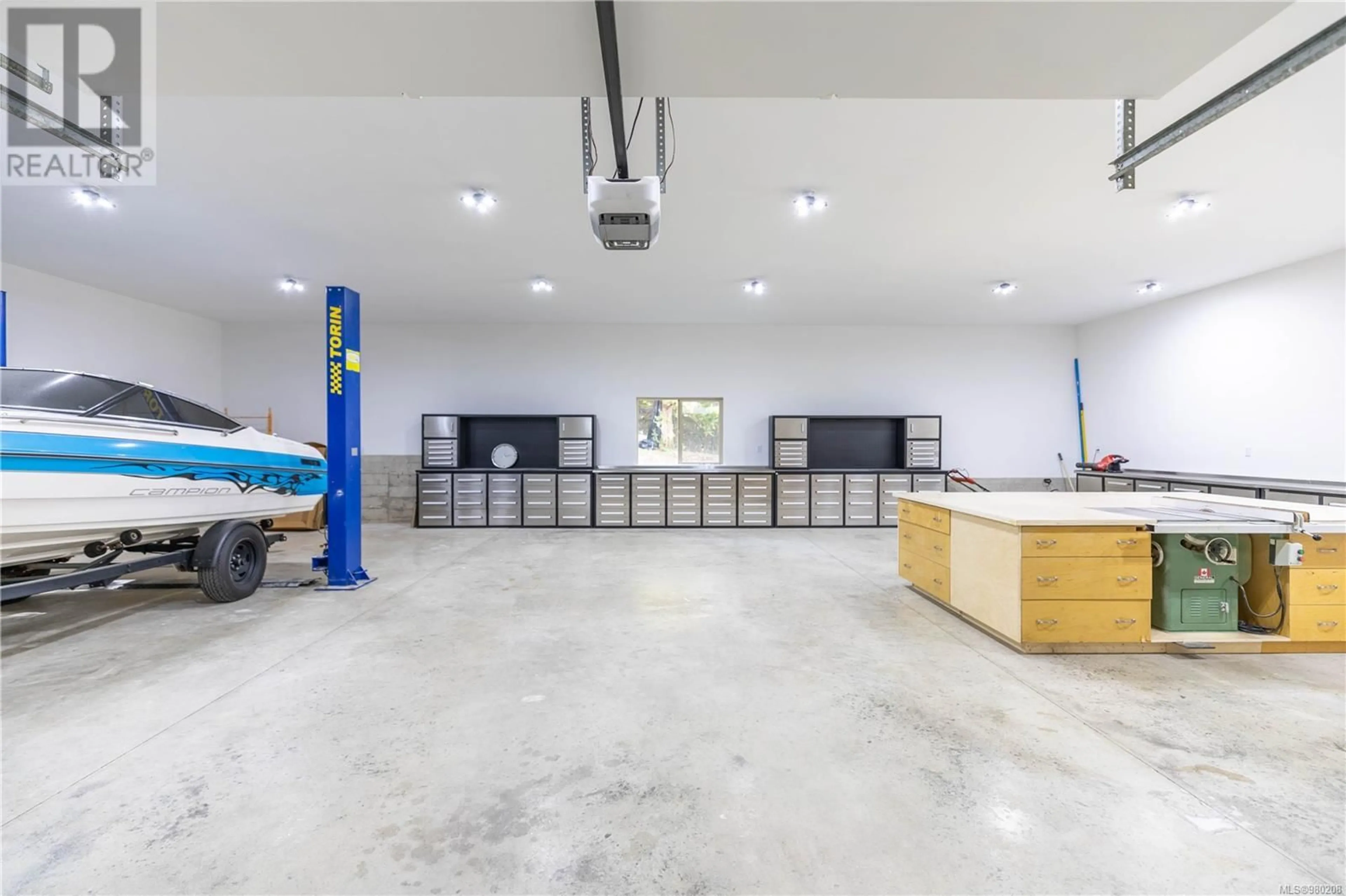 Lobby for 740 WINDOVER TERRACE, Metchosin British Columbia V9C4G4
