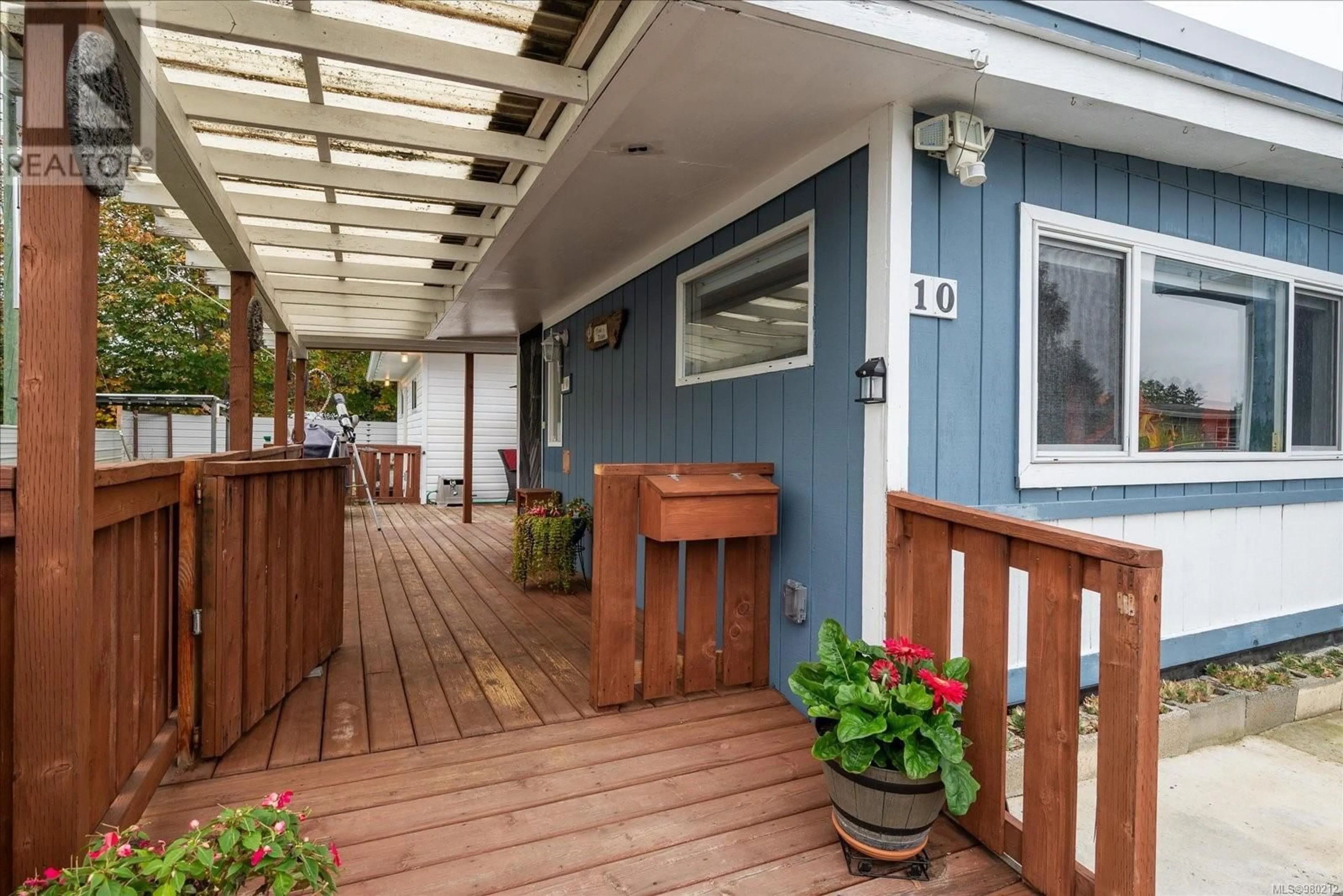 Patio, cottage for 10 1572 Seabird Rd, Cassidy British Columbia V9G1L3